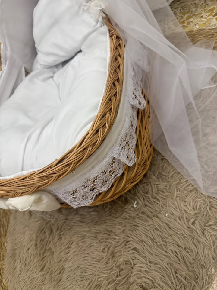 مرحبا 
عندي اغراض للبيع ممستعملات جديده مستخدمتها لان من كلشي جان عندي اثنين 
🥲🥲
وعندي اغراض للبيبي هوايه 
تواصل على الواتساب 
***********

نص مكتوب في الصور:
- مام
- حوض استحمام قابل للطي
- Kiro Baby
- 12
- 10