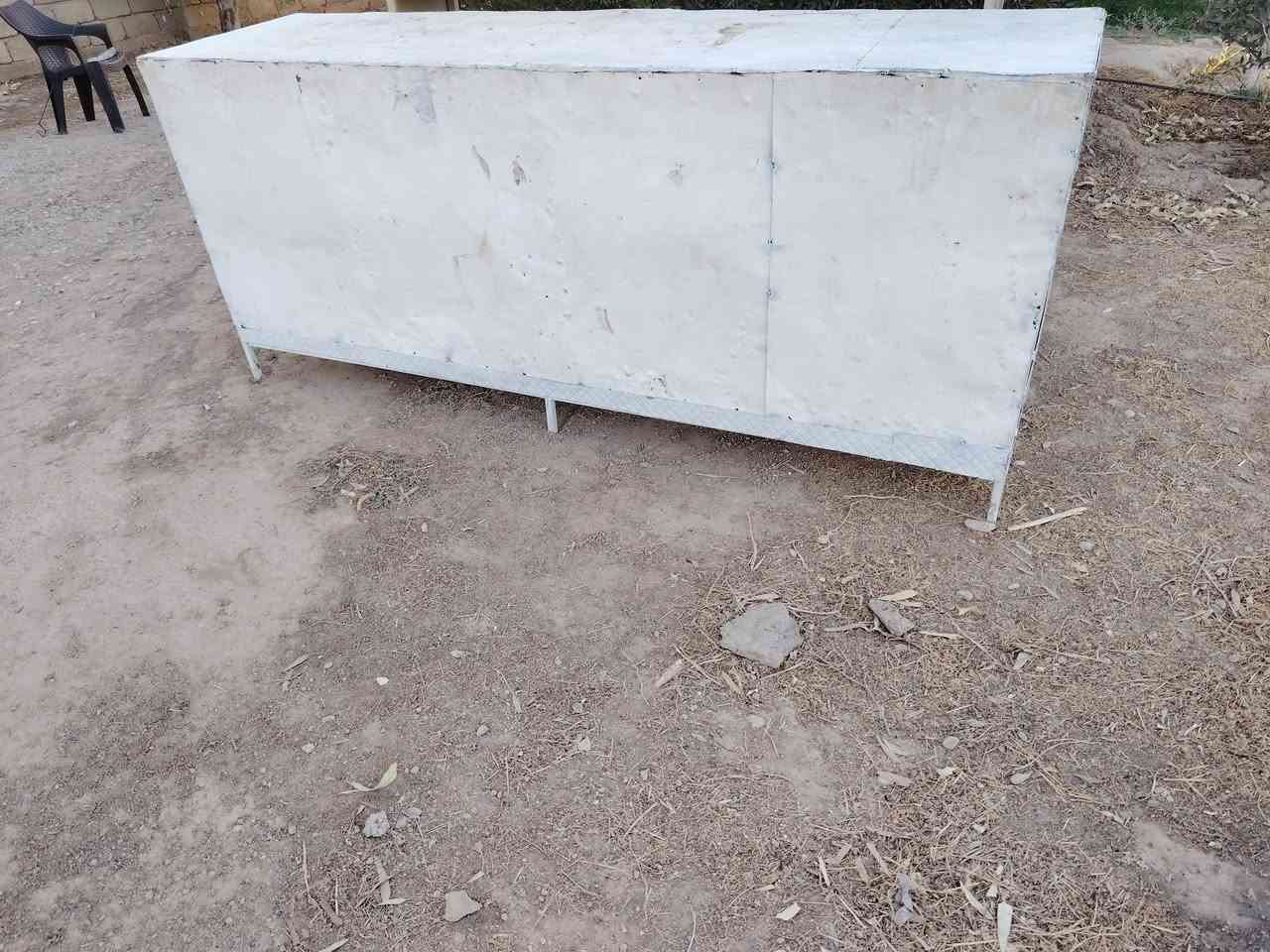 ميز حديد 
مترين وشويه 

للتواصل ..
***********
