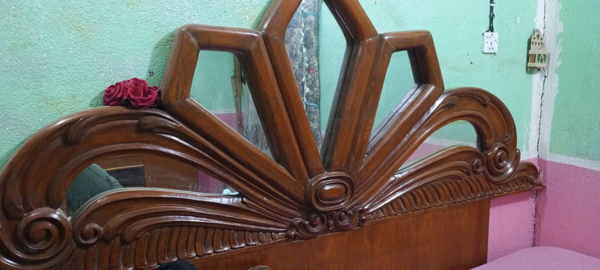 ميز مرايه وجربايه للبيع ***********ستفسار ع رقم
