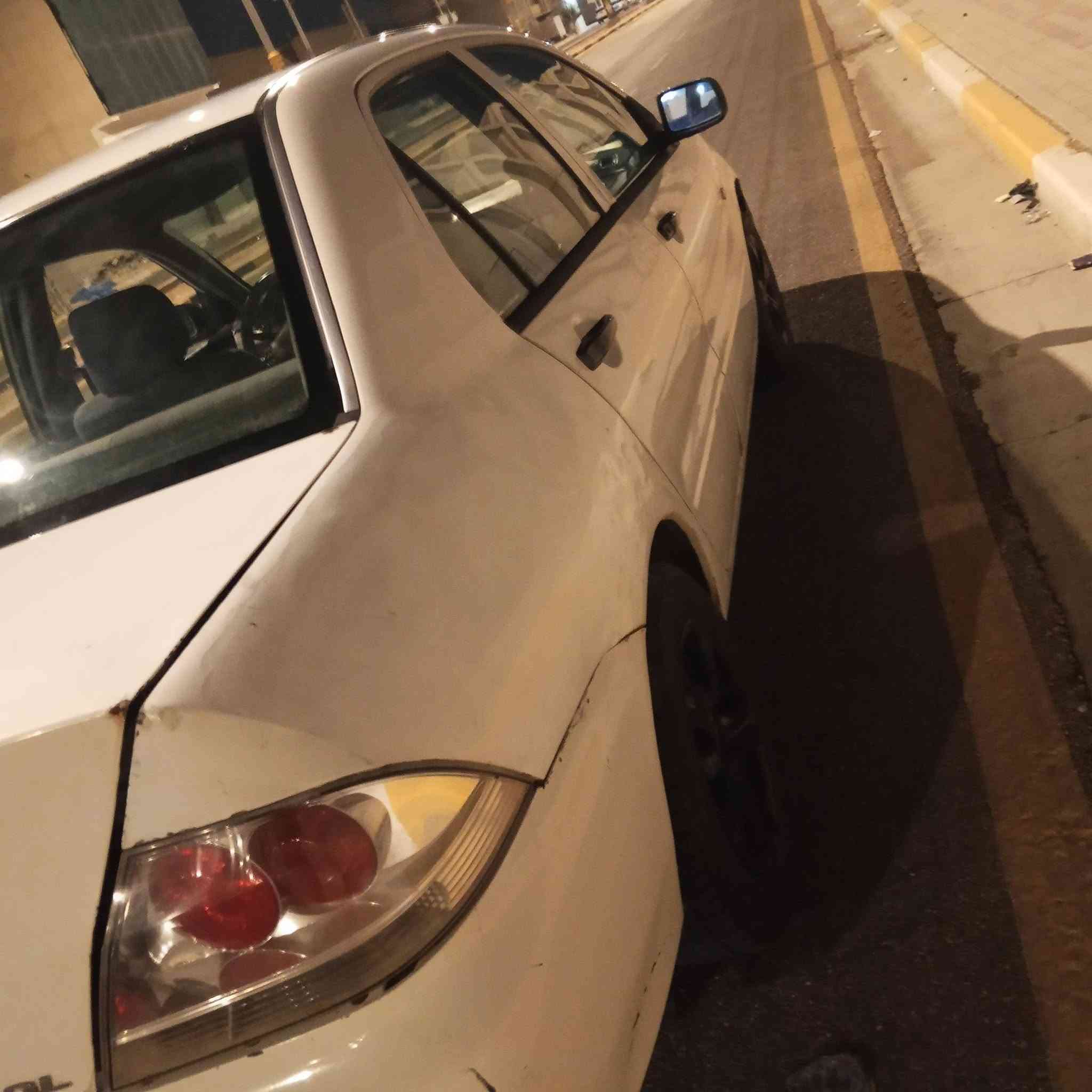 سلام عليكم 
لبيع لانسر 2005 السياره نضيفه محرك وكير مكفولات حداديه الكدام جديده والوره نص عمر شاشه كامره سياره بسمي تحويل ثاني يوم 
مكاني كربلاء 
السعر 57 بيه مجال 
*********** لاستفسار

نص مكتوب في الصور:
- 2005
