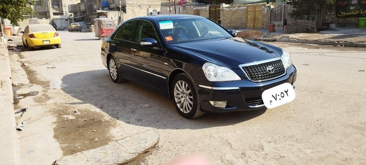 TOYOTA CROWN MAJESTA👑
للبيع تيوتا ماجستا. 2007 
اصولي💥 شرط المداور قرار 48
الون نيلي ملكي  
رقم صلاح الدين شرط المداور السياره بأسمي
المواصفات👇 
5دكم 
تحويرة نجف فوك وجوه 
✅ محركها V8 الحجم 4300
✅ تبريد امامي خلفي3قطع.
✅ 3قطع بردات خلفيه.
✅ اربع كشنات كهرباء.
✅ 5بصمات ابواب+بصمة تشغيل+ صندوك شفط 
✅ حساسات  امامي وخلفيه
✅ كامره خلفيه 
✅ بگ لايتات لد اصل.
✅ ثلاجة
✅ مري ترحيب عند الاقتراب+اشاير بالمري والجملغات.
✅ ستيرن كهربائي 
✅ مري كهرباء+هيتر♨️
✅ تحكم ستيرن+كروز تثبيت سرعه.
✅ جنطه جكات كهرباء 
وباقي المواصفات المعروفه لل5دكم.
والسياره جاهزه على اخر حبايه.
والسياره بالواقع اجمل من الصوره📷.
العنوان بغداد قرب حي النصر 
للاستفسار📞***********
السعر 185
