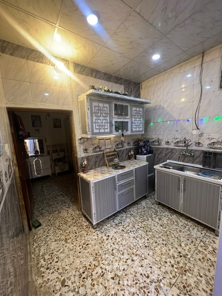 السلام عليكم
بيت للبيع مساحه ٦٥ متر يبعد عن تبليط ٣٠ متر يحتوي ٣ غرف نوم وصاله ومطبخ كهرباء ماء مجاري والاستفسار الاتصال ***********
