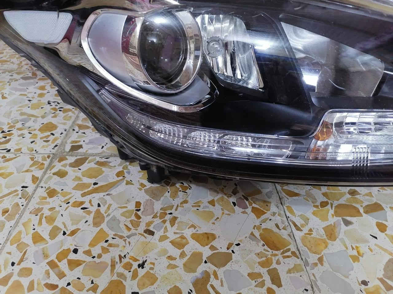 متوفر زوج لايت كيا كارنز يرهم من موديل ١٤ إلى ١٩ اصلي تفصيخ حاويه هاي نضافتهن شوفه عينك بيهن شغله وحده تصليح بسيط جوه القاعده فقط اما الجامه وباقي الأجزاء
كلشي ما بيهن وشغالات ١٠٠٪للتواصل واتساب فقط ***********
اعتذر عن الرد بالتعليقات والمازنجر
