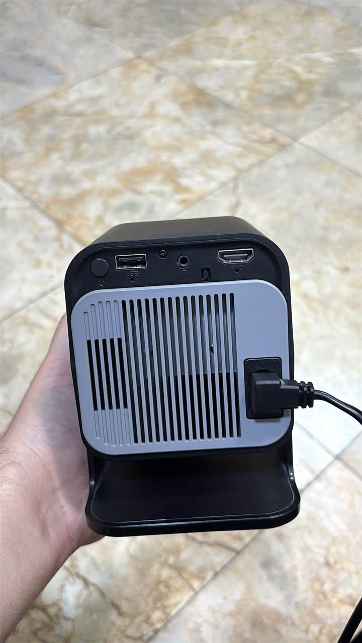 الماركة: Magcubic
الموديل: HY320 LCD Projector

مواصفات البروجكتر:
🔹 دقة العرض: Full HD 1080P
🔹 نظام التشغيل: Android
🔹 يدعم Wi-Fi
🔹 يدعم عرض شاشة الموبايل لاسلكيًا
🔹 منفذ HDMI
🔹 منفذ USB
🔹 تشغيل الأفلام والفيديوهات والصور
🔹 إضاءة LED بعمر طويل
🔹 مناسب للأفلام، المباريات، الألعاب والعروض
مع بردة عرض عملاقة

السعر 80 الف دينار عراقي مكاني بغداد البلديات
واتساب ***********
