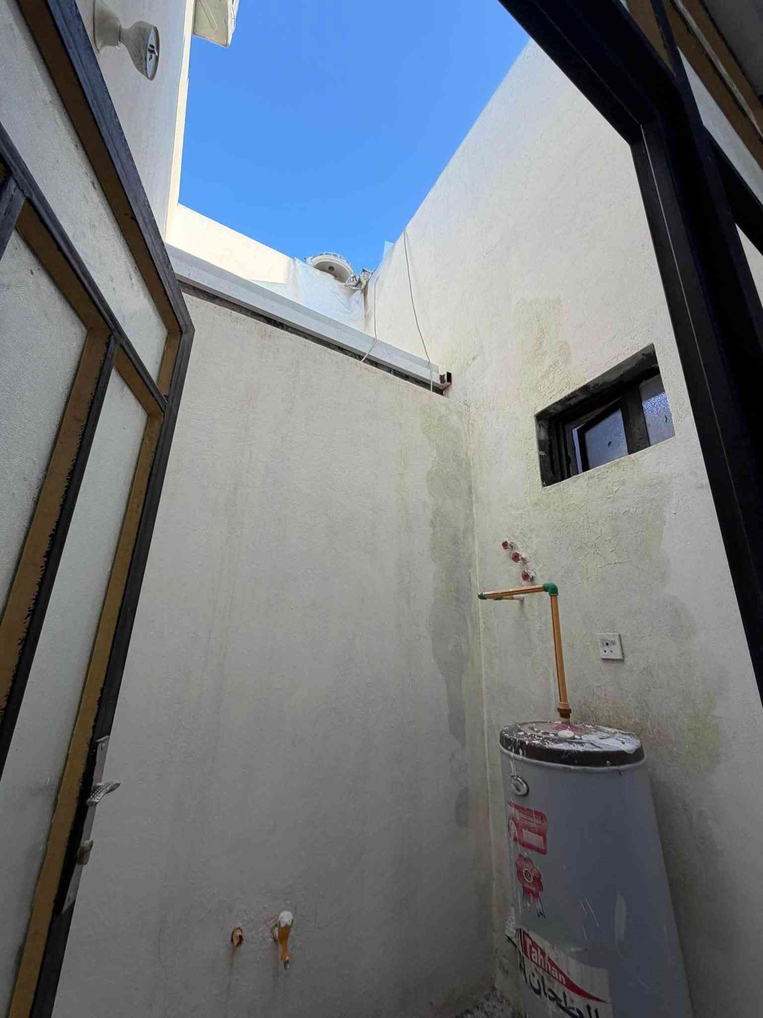 🔥 بيت للإيجار بسعر مميز جداً 🔥

🏠 حي الشهداء – التوزيع الجديد
📍 قريب من الشارع العام
📍 مقابل محطة جوهرة الفلوجة النموذجية

✨ البيت شخط واحد مابي ومرتب وجاهز للسكن.

🔹 كراج
🔹 استقبال
🔹 صالة
🔹 غرفة نوم
🔹 مطبخ
🔹 حمام داخلي
🔹 حمام خارجي
🔹 مناور عدد 2
🔹 كيزر

💰 سعر الإيجار: 250 ألف فقط بالشهر 🔥

📞 *********** اتصال
📱 *********** كورك / واتساب
