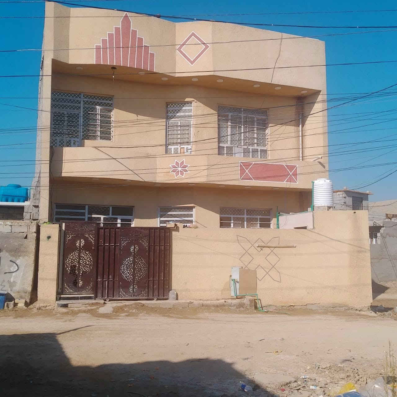 مشاهير*********** @السلام عليكم بيت ركن  للبيع مساحه 150 متر طابقين كامل موقع البيت بغداد الزعفرانيه دور الصحه زراعي سند 17 سعر البيت 80 بمجال
