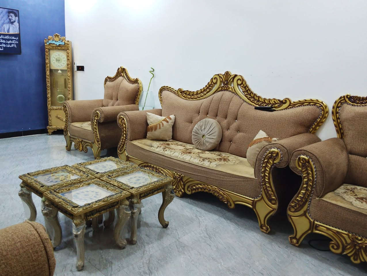 السلام عليكم
تخم ملكي للبيع معا أربع طبلات معا ساعه برج ملكي 
نضيف كلش 
سعره850 و بي مجال للشراي 
الرقم ***********
