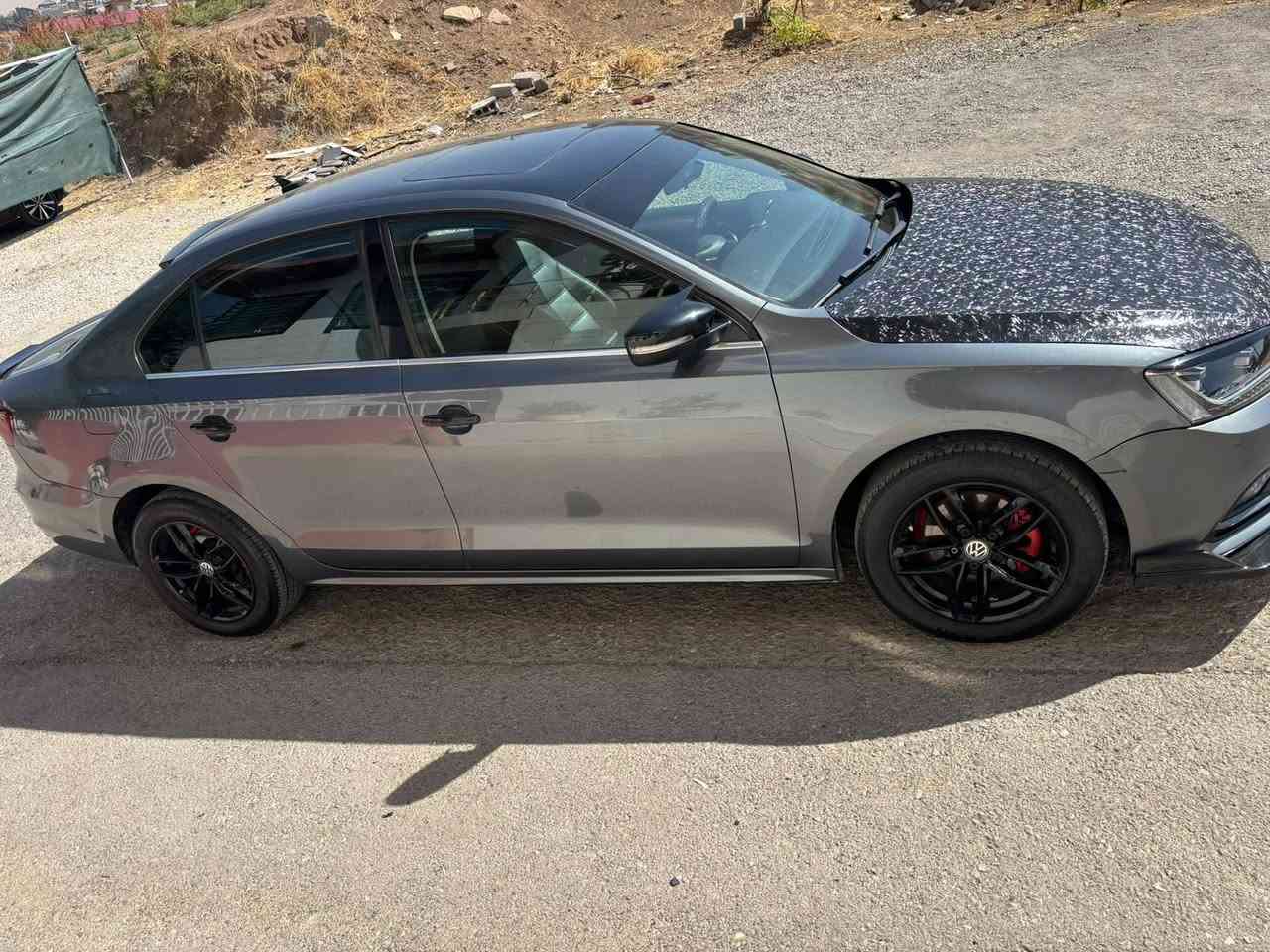 ***********
Jetta 2017 1.4 tsi 
جیتا ٢٠١٧ مەکینە ١.٤ تۆربۆ 
فول فول مواصەفات گێڕ عادی 
سڵایت-بەصمە-ڕاداری دواوە-کامێرا-شاشە کار پلەی - ڕاداری ئاوێنە -کوشن جلد -کوشن هیتەر-ئاوێنە هیتەر-لایت ئەوتۆ 
تێبینی:- سەیارەکە لایتی دواوە پێشەوەی گۆڕاوە بە لید و زینۆن و عەدەسە بلاجکتۆری بۆ دانراوە شوتەی سپۆرتی لەسەرە داون پایپی لەسەر پلاکی ڕایسینگ 
٤ ویلی قیاس ١٦ ی زۆر جوان هەموو جوانکاریەکی بۆ کراوە دوگمەی تراکشنی بۆ دانراوە 
کلاجی ڕایسینگ
دەبڵ ئەگزۆزی بیلادی هەردولا هەواو سەوتی هەیە 

بۆنیت و چەمەلەغی دوای سایەق بۆیاخ 
٣ پەڵەی بچوک بۆیاخ و سارد 
کەمێک تەرزەی هەیە 
نرخی ٩۲ وەرەقە و مەجالێکی کەم 
*********** whats app 
سەنەوی تازە السليمانية, العراق

