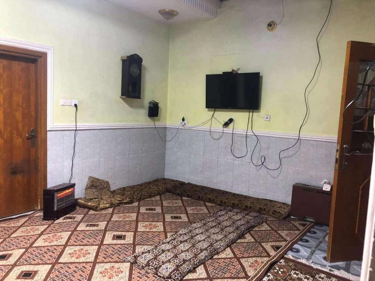 يا الله 
دار سكن للبيع ٢٥٠  متر طابقين كربلاء قضاء طويريج حي الجمعيه يقع على الشارع الجمعيه الرئيسي (الشارع الوسطي ) طابو زراعي سند ٢٥ يحتوي على ثلاث غرف نوم ومطبخ واستقبال  ومجمع صحيات البناء طابوق كونكريت مسلح
للاستفسار الاتصال ***********
