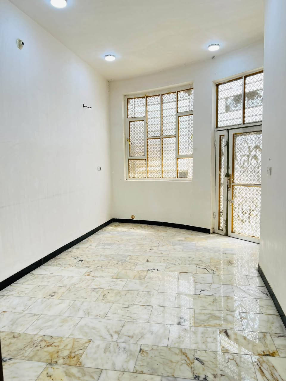 ✅ #دار_للبيع ___طابو صرف✅

🏗️📍المــــــــوقع//. حي الميثاق نزال مباشر من شارع ٨٠  

قرب مجمع القضاة يبعد ١٠٠متر عن شارع ٨٠ او اقل 

✏️المســـــاحة//  ١٢٥ 

🔴يطل الواجهه ع ساحة 

    🔴 الدار فارغ يسلم مباشرتا عند البيع 

🧱🧱يتكون من ٢ طابق يحتوي على 

يحتوي ع (٤  غرفة نوم 🛌 + استقبال ➕ مطبخ  ➕ هول ➕ صالة➕ مجمعات صحية عدد ٣

 🏫📚نستقبل جميع عروض البيع و ترويجها بإعلانات ممولة 
      للمزيد من التفاصيل الاتصال او المراسلة خاص 

حسن السعيدي ***********
حسين السعيدي ***********
علي السعيدي ***********

 📍موقع المكتب  📌 الحله - حي الامام علي(ع)_قرب المول الجديد _مقابل مجمع الوافي
