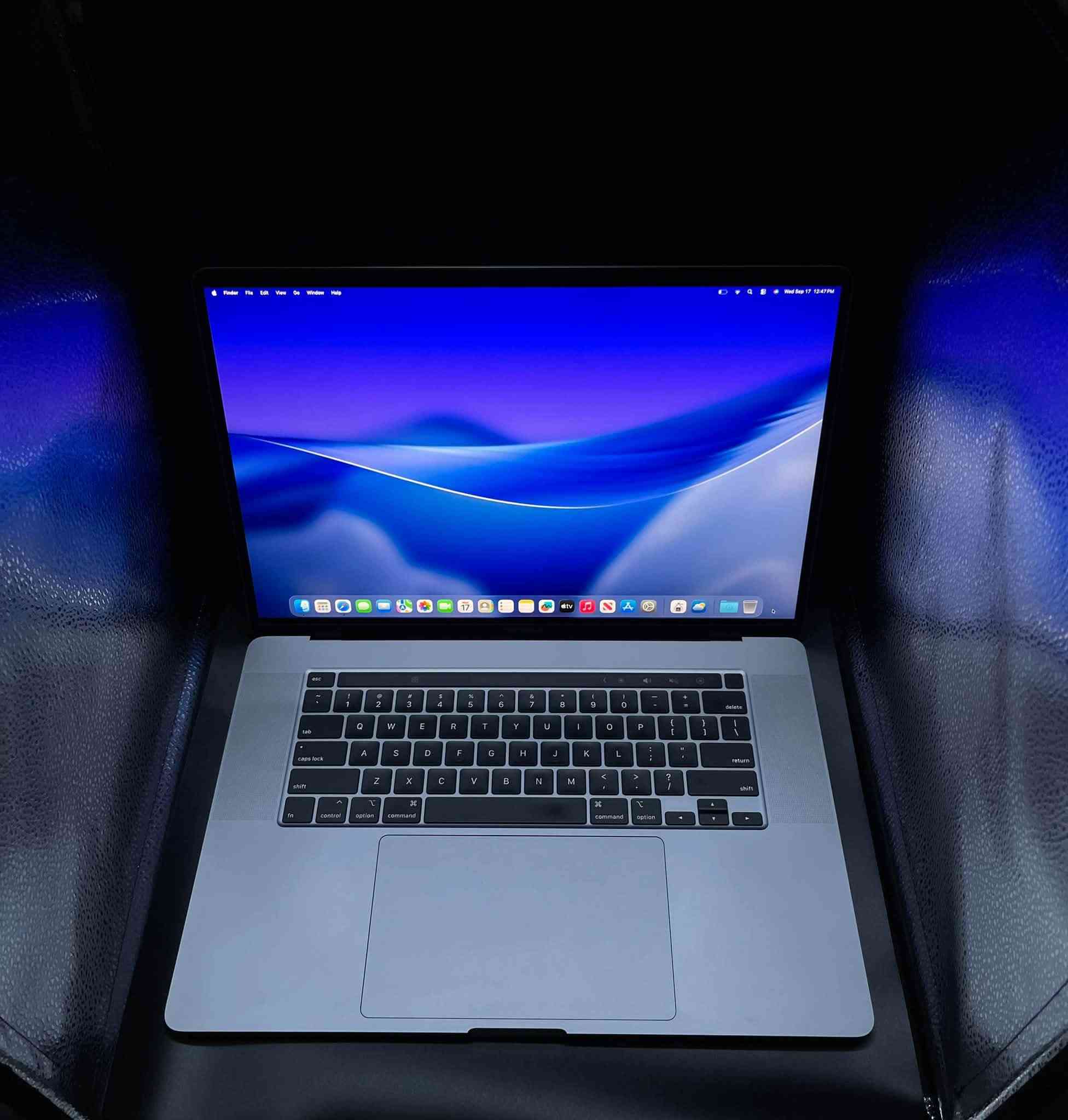 MacBook Pro 32GB 2019 16
ماك بوك برو ١٦ بوصة ٢٠١٩
المواصفات:-
-حجم الشاشة: 16 بوصة
-المعالج: Intel Core i7
CPU: Intel Core i7‑9 8‑core -
GPU: AMD Radeon Pro 4GB- 
-الذاكرة العشوائية: 32GB RAM
-التخزين: 512GB SSD
-الحالة: ممتاز جداً
-عدد دورات البطارية: 172 دورة
-يأتي مع هدية حقيبه حافظه 
-هديه كڤر حمايه مع لاصقه شاشه وجلاتين حمايه للوحة المفاتيح 

السعر: ٨٢٥،٠٠٠  د.ع 

التوصيل: مجاني إلى جميع المحافظات، مع إمكانية فحص الجهاز عند الاستلام قبل الدفع.

للطلب أو الاستفسار:-
إرسال رسالة أو الاتصال على :
‎              *********** / واتساب
