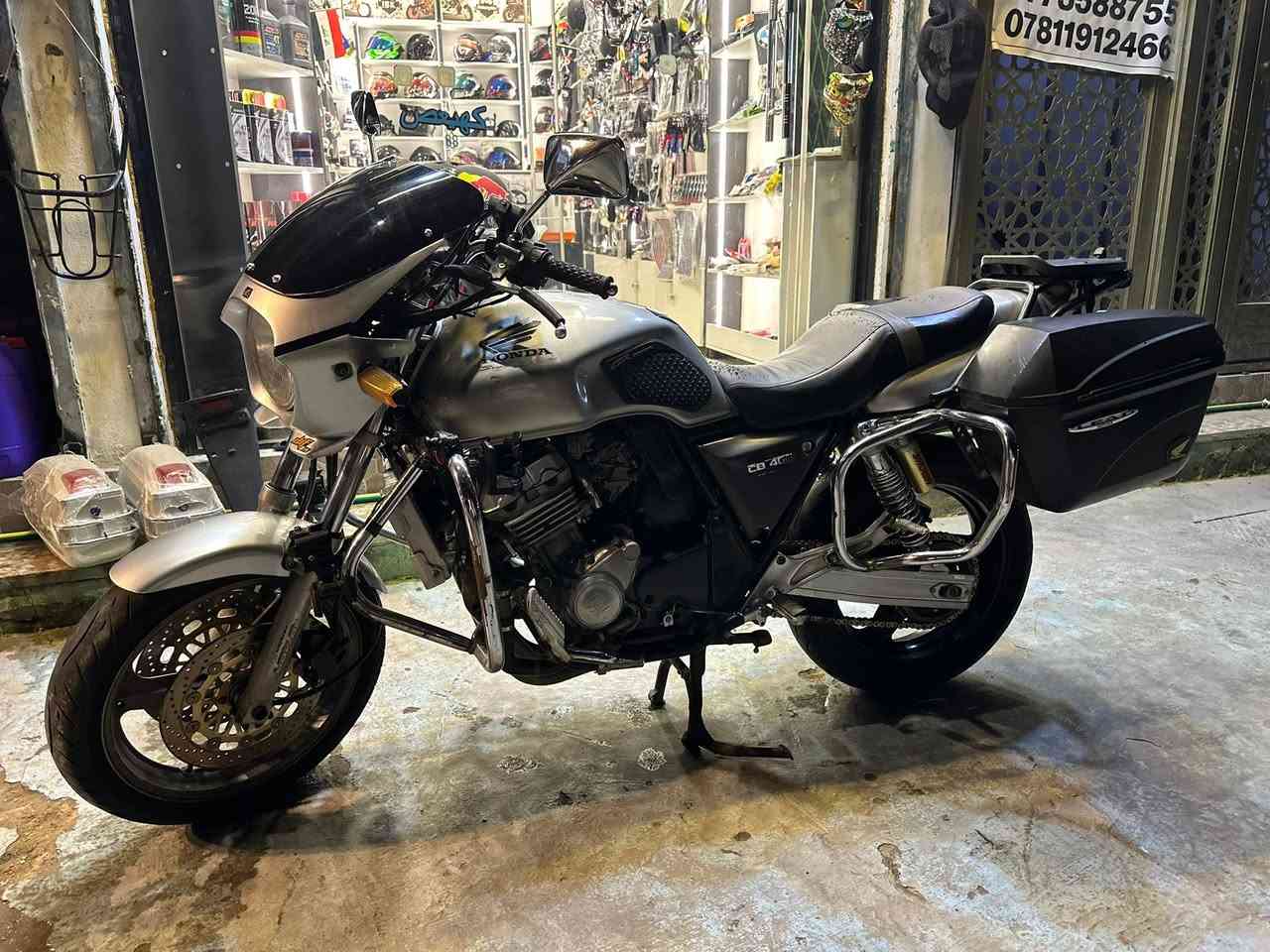 ️ للبيع – هوندا CB400 Super Four VTEC مزوده من يابان
جيل اول 16 ولف 400 سي سي مرقم مميز تحويل ثاني يوم 

✅ وارد ياباني

✅ محرك 400cc أربع سلندر

✅ مكينة ممتازة وصوت ناعم

✅ راديتر مزوده تيتانويم حجم كبير

✅  جانبية أصلية + حمايات 

✅شاشه كامرات امام وخلف دقه 4K

✅ سي بايه خلفيه و سله استيل للدبه بانزين او جنطه

✅بجم بوليسي 

✅دكمه دبل اشار و منفذ جداحه USB و بلوجترات 
✅درع خلفي و امامي ومكينه 

📍الموقع: بغداد الكريعات معرض ibk 

📞 للاستفسار والمعاينة: ***********

السعر: يذكر على الخاص أو الاتصال للجاديين راغبين بل شراء
