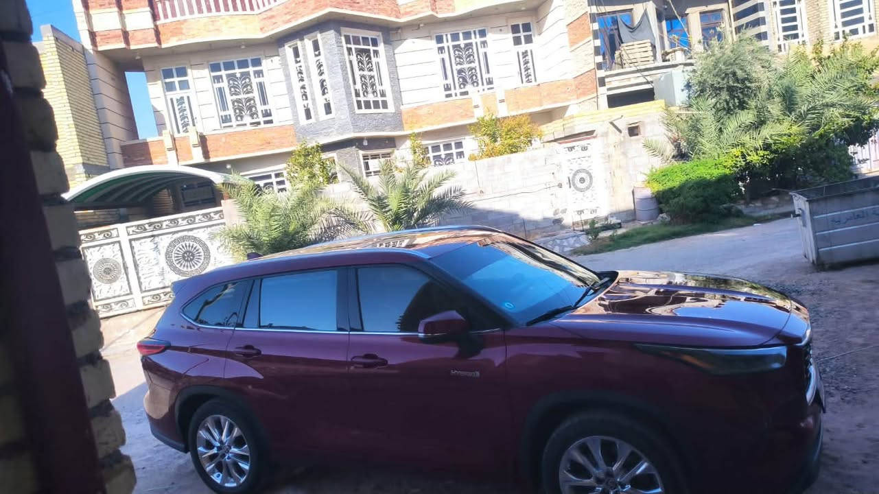 تويوتا هايلاندر  امريكي كلين 🚗
موديل2021
رقم بغداد الجديد 
مستخدم العداد 99.000 K.m
مكفوله كفاله عامه بدون اي صبغ 

مواصفات فول 
محرك 2500 هايبرد 
فور ويل AWD
أنظمة أمان متقدمة تشمل الرادار الأمامي + النقطة العمياء + التحذير الخلف
4 كاميرات 360 درجه 
داتا شو  
جلد اصلي لون اسود + صاج ملكي + تبريد مقاعد
مقاعد فول كهرباء 2 للسائق والراكب  
 عدادات ديجيتل (كيجات الكترونية )
ويل حجم 20 كروم 
سقف بانوراما
صندوك كهرباء 
كيجات ديجيتل 
بردات ابواب
انظمه قيادة متعدده
وباقي المواصفات معروفه
السعر 300$ وبيه مجال 
مكان السياره الأنبار عامريه الفلوجه 
☎️ ***********
