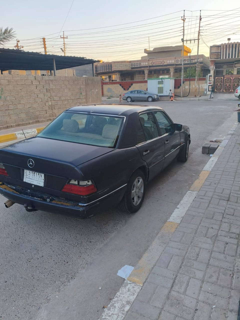 سيارة مارسديس دب  السيارة گير ومحرك بطة مكفولات
رقم بغداد موديل 89 محدث و91 السعر 38 وبيها مجال الانبار_الفلوجة
***********

