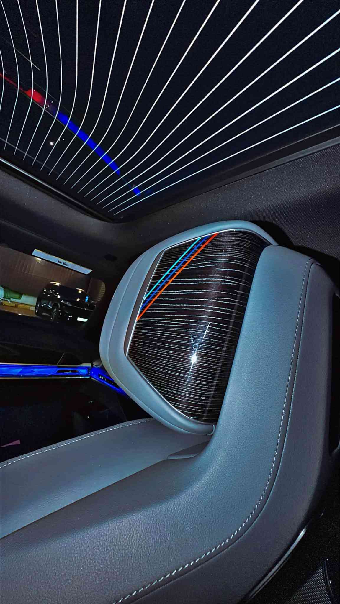 ‏‎‏‎النوع  BMW _ 7 series _ 740i
سنة الصنع : 2025 
‏‎‏‎المسافة المقطوعة: 27,000 Mile
‏‎‏‎سلندر :  V6

                               ***************
‏‎ السيارة وراد امريكي كلين تايتل مكفوله كفاله عامه 

مواصفاتها m بكج بلادي حتى الكشنات مختومه والتخشيب مالتها هم مختوم  
بانوراما + سقف روز لد متغير 
داخل لونين 
سستم صوت 
5 بردات كهرباء
دواخل كريستال 
ميموري كشنات الامامي 
تدفئة وتبريد كشنات 
تدفئة ستيرن 
تدفئة كشنات خلفية 
تحكم كامل شاشه الخلفية عدد 2 
ناظور ليلي 
5 كامرات وكامرة داخليه 
زراكات على الكاميرات امامي والخلفي 
ليد شباك بلادي 
صندوق كهرباء 
بوب 4 شفط 
ويلكب 21 كروم 
وبعدد هواي مواصفات بيها متخلص 

سياره لون مميز Drak blue نيلي على اسود طوخ تنطي لونين 

ورقم و باج تضليل لمده سنه 80‎%‎ 

مكاني المنصور الاميرات 

***********

الي يريد السعر يتصل وبلخدمة
