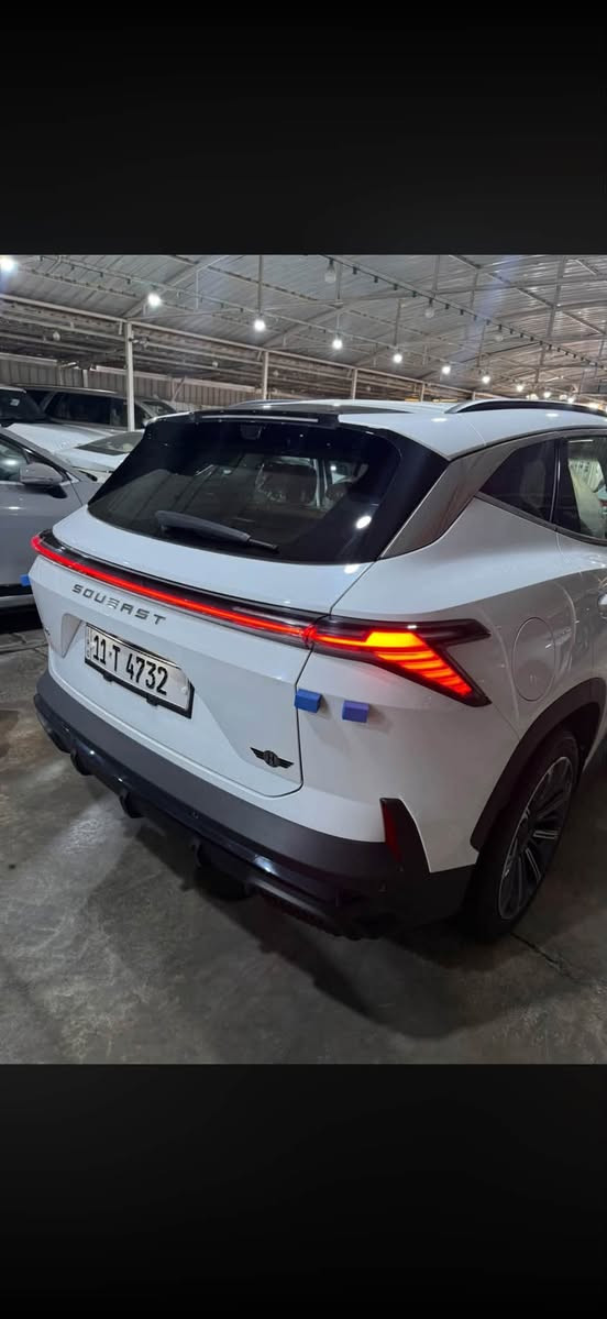 ⁨ ‎سوئيست S06 1.6L PREMIUM القفلة 

‎العداد 

750 كيلو متر   رقم مميز 

‎المحرك: 4 أسطوانات 1.6L  تيربو 197 حصان
‎العزم (نيوتن-م.): 290
‎ناقل الحركة: اوتوماتيكي دبل كلاتش من 7 سرعات
‎استهلاك الوقود: 8 لتر لكل 100 كم

‎الضمان الأساسي: 6 سنوات أو 200,000 كم (أيهما أولا)
‎ضمان المحرك: 10 سنوات أو 1،000،000 كم (أيهما أولا / للمالك الأول)

المواصفات:
‎*إطارات قياس 20 إنچ
‎*فتحة سقف بانوراما 1.1 م
‎*شاشة عرض ترفيهية قياس 15.6 إنچ
‎*شاشة عدادات رقمية قياس 10.25 إنچ
‎*مقصورة الركاب من الجلد الفاخر
‎*مقعد السائق والراكب كهربائي
‎*مقاعد السائق والراكب مبردة
‎*كاميرات محيطية 540 درجة
‎*مثبت سرعة مع رادار تفاعلي 
‎*نظام مراقبة النقطة العمياء 
‎*نظام تحذير مغادرة المسار
‎* نظام المساعدة للبقاء في المسار
‎*نظام الكبح التلقائي في حالة الطوارئ
‎*نظام القيادة شبه الذاتية
‎*نظام الفرامل اليدوية الاوتوماتيكي Auto hold 
‎*نظام التحكم بنزول المنحدرات
‎*حساسات أمامية
‎*حساسات خلفية
‎*نظام التحذير من التصادم الأمامي والخلفي 
‎*نظام ابل كار بلاي واندرويد أوتو لاسلكي
‎*نظام صوتي متطور 8 سماعات من Sony 
‎*بلوتوث / هاتف السيارة
‎*إنارة محيطية لون ازرق
‎*إنارة ترحيبية
‎*صندوق كهربائي 
‎*المرايا الجانبية قابلة للطي كهربائياً ومدفئة
‎*مصابيح أمامية أوتوماتيكية LED مع مصابيح نهارية LED
‎*نظام التحكم الذكي بالإنارة العالية
‎*نظام تقنية الهواء بالايونات PM2.5
‎*فلتر تنقية الهواء (N95)
‎*دخول ذكي (بصمة)
‎*تشغيل عن بعد
‎*خاصية إغلاق الشبابيك وفتحة السقف عن بعد 
‎*شاحن هاتف لاسلكي سريع
‎*ماسحات الزجاج الامامي مع حساس للمطر
‎*مسند الذراع الوسطي مع ثلاجة
‎*وضعيات قيادة متعددة 
‎*نظام مراقبة ضغط الإطارات
‎*وسائد هوائية امامية وجانبية عدد 6

للاستفسار ☎️ *********** 
سعر 31و500
