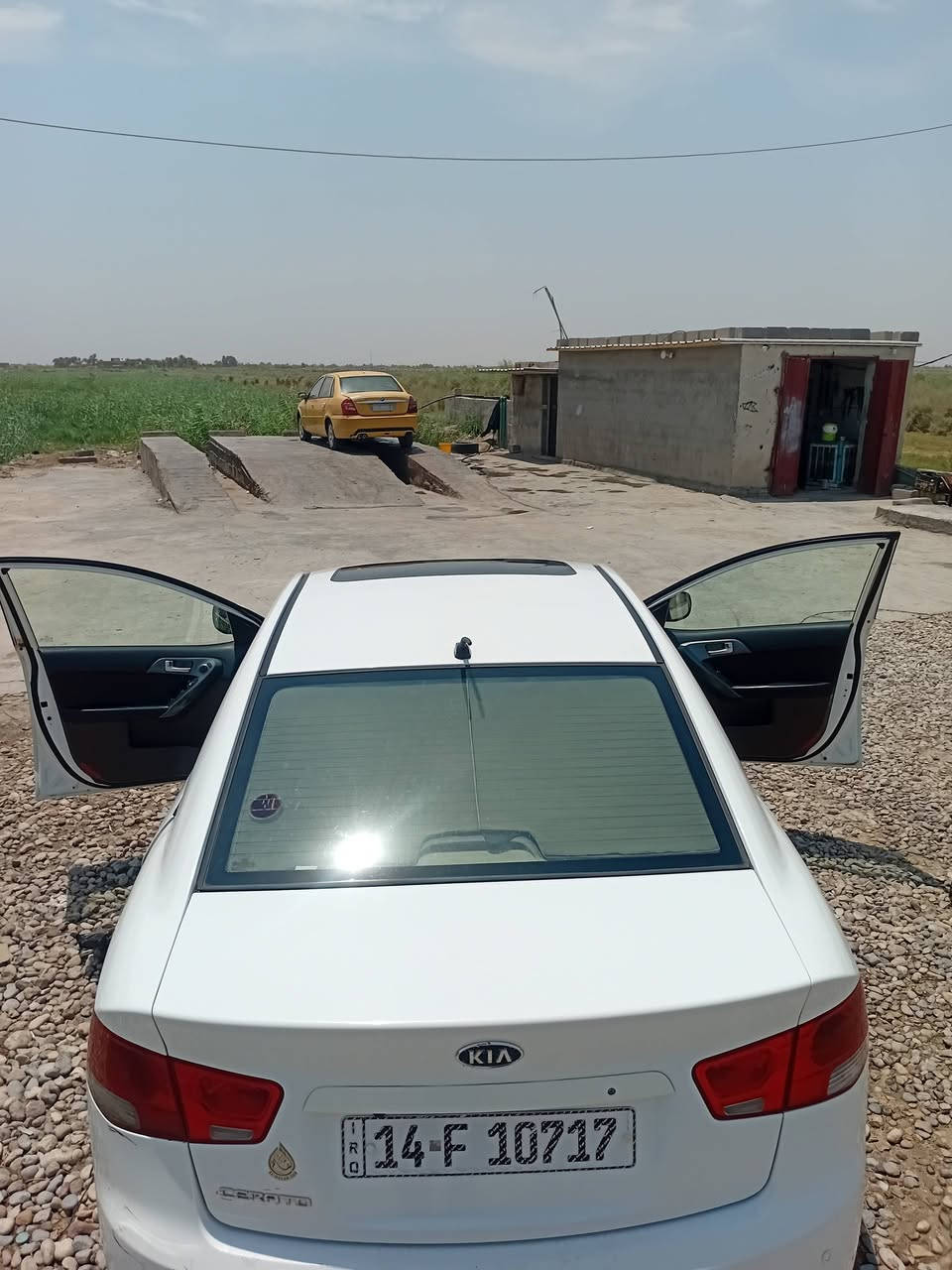 سلام عليكم من رخصت مدير الكروب 
كيه سيراتو ٢٠١١خليجي فول مكفول كفاله عامه 
مكينه كير حداديه كفاله تبريد ثلج خير من الله توني مسويله ادامه السعر ١٠٠ وبيه مجال
***********
