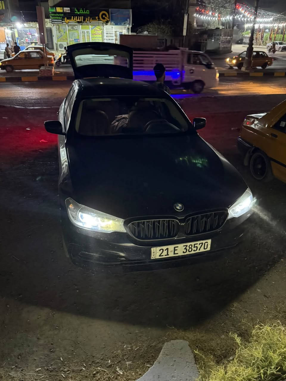 بلا بلاش 130  بي مجال سيارة BMW موديل 2018 خليجي وكالة حجم  520I ستيشن ( تكسي مطار دبي )  
 محرك حجم 2000 توين تيربو جارج شرط فحص
محرك و گير غير مفتوح 
السيارة  بيها صبغ  بابين وجاملغ جهة سايق  مبدل وبنيد فقط بدون ضربه
رقم سليمانيه
عداد المسير : 480الف كيلو متر   قابل للزيادة  تصعدها محركها زيرو 
المواصفات
1- سيارة BMW حجم 520I  موديل 2018 خليجي وكالة مكفول كير ومحرك وكلشي  
2- محرك حجم 2000 توين تيربو جارج بقدرة 186 حصان 
3- لايت زينون عالي ناصي مع LED نهاري 
4- مرايا جانبية شفط كهرباء مع اشارات بالمرايا الجانبية 
5- قبق جنطة كهربائي شفط 
6- ويل كب حجم 20مع تخم تاير جديد  
7- حساسات امامي خلفي عالي التحسس والدقة ومعروف بالبي ام 
8- بصمة 
9- تقسيم داخل المرايا الجانبية للزوايا الميتة 
10- غرفة السيارة جلد مشمشي اصل والغرفة بحالة ممتازة جدا 
11- تحكم فول كهرباء لكشنات المقدمة 
12- تبريد السيارة قطعتين امامي وخلفي وتحكم خلفي بالتبريد الخلفي 
13- تحكم ستيرن جهتين متكامل لمجموعة من ايعازات المركبة 
14- شاشة دشبول كبيرة بحجم 6.5 بوصة تحتوي على كمبيوتر متكامل لكل المركبة 
15- كير عادي اوتوماتيك مع 3 وضعيات للقيادة 
16 -وباقي مواصفات المركبة الغنية جدا عن التعريف  

تخم اطارات جديد  ومسويلها ادامة كاملة
رقم ‭***********
سعر 130 بس مجاللل
الموقع ديوانيه
