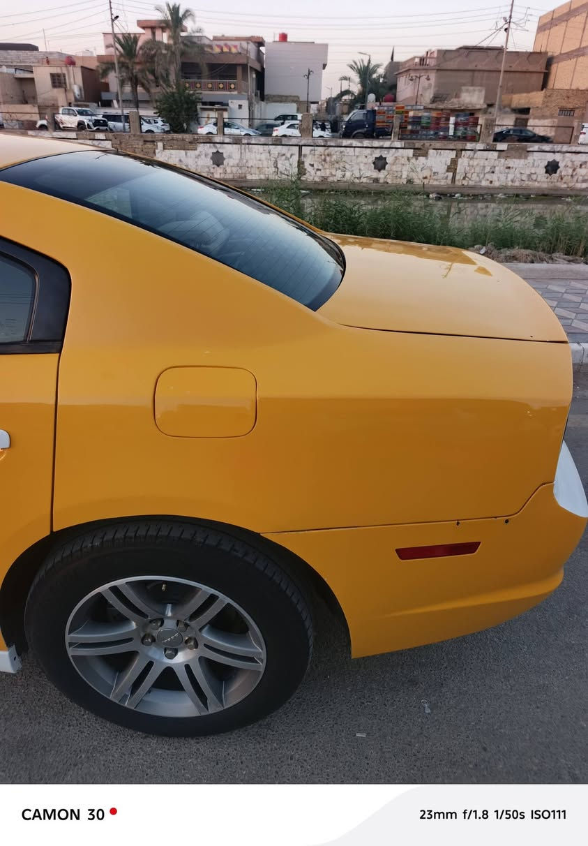 سلام وعليكم جارجر للبيع سياره بيها ضربه جنطه ماعابره بس دافعه لجاملغات منضومه تبريدجديده عربانه جديده حداديه خلفي امامي جديده طوبه والله كهربايات كلها شغاله شلع مكينه بيها تنقيص بسيط كير عصاء جديد تخم تاير جديده والله صارله شهرين من شديته سياره ماتخسر عليها الف دينار خطها ناصريه بغداد مطلوبه هيئه 150الف ومطلوبه غرامات مليون وربعميه 1420 ينزلن من سعرها مداور شوكت ميعجبك سعرها 125 مكاني سماوه مركز***********

نص مكتوب في الصور:
- CAMON 30 • 23mm f/1.8 1/67s ISO150
- CAMON 30 • 23mm f/1.8 1/50s ISO111
- CAMON 30  23mm f/1.8 1/67s ISO111
- CAMON 30 • 23mm f/1.8 1/67s ISO101
- CAMON 30 • 23mm f/1.8 1/100s ISO98
- CAMON 30 23mm f/1.8 1/100s ISO123
- CAMON 30  23mm f/1.8 1/100s ISO92
- CAMON 30  23mm f/1.8 1/100s ISO80
- CAMON 30  23mm f/1.8 1/100s ISO100