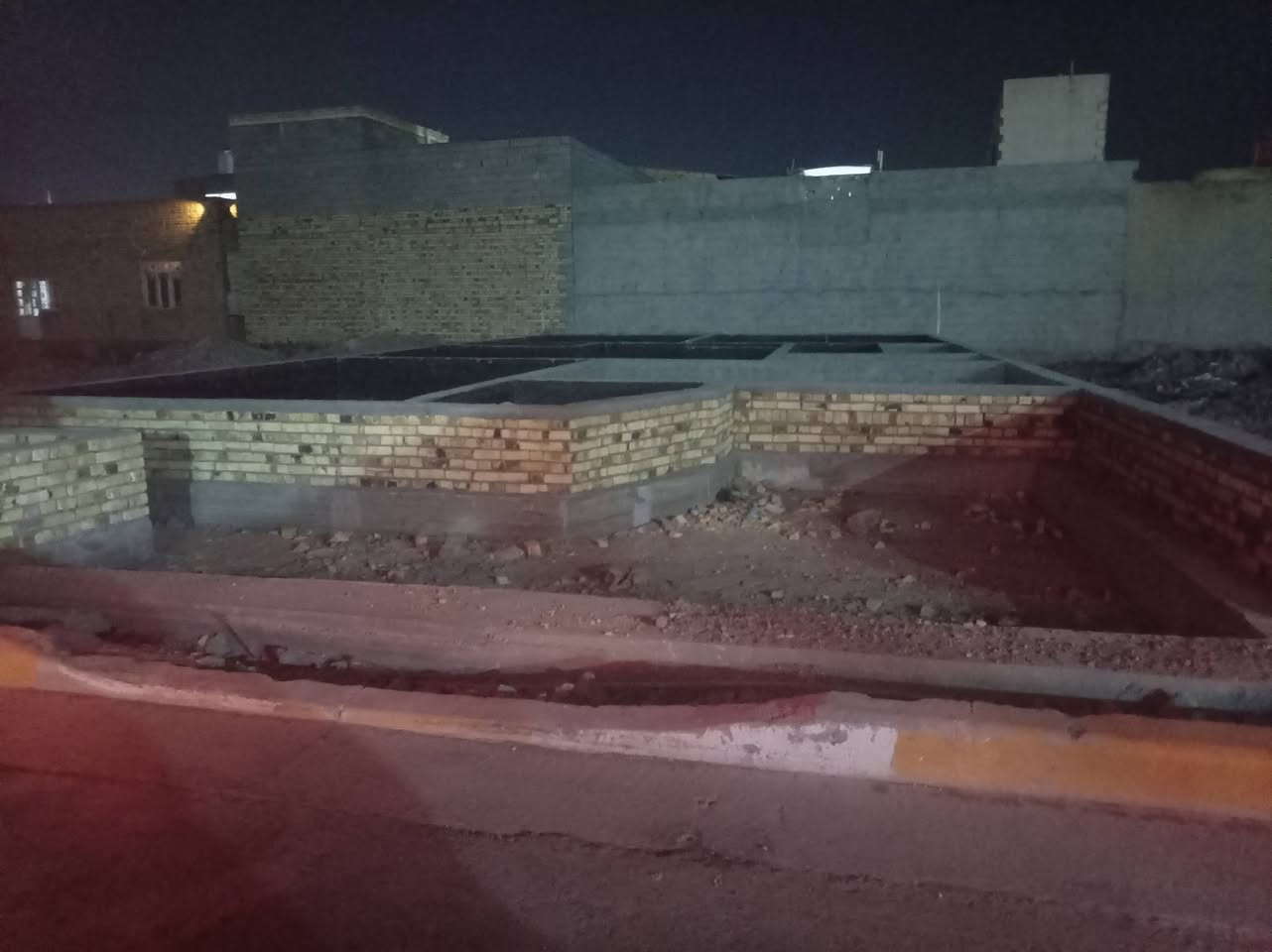 سلام عليكم قطعه للبيع مدكوكه بتلو مساحه 200 متر العنوان ميسان الماجديه سيد جميل قرب اسواق ناي *********** استفسار
