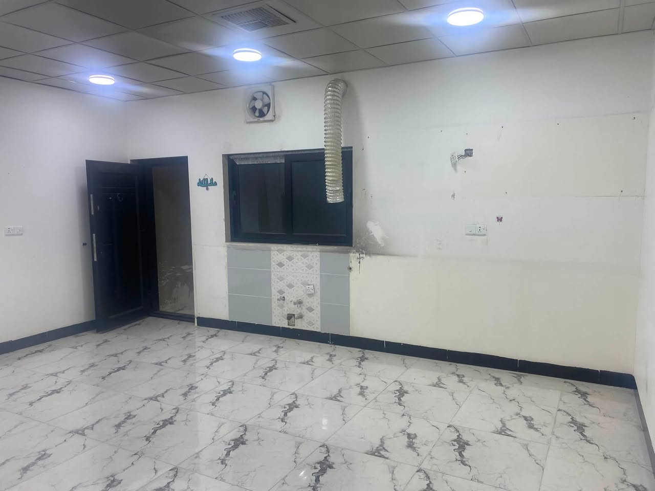 للايجار طابق الثاني واحد اذار
 
200متر 
محتويات
استقبال + مطبخ + هول 
غرفه عدد 2 + صحيات 
دكت مركزي 
سعر : 300 الف 
ماء وكهرباء على مؤجر 
———————————————-
للاستفسار اتصال ع رقم 
***********
