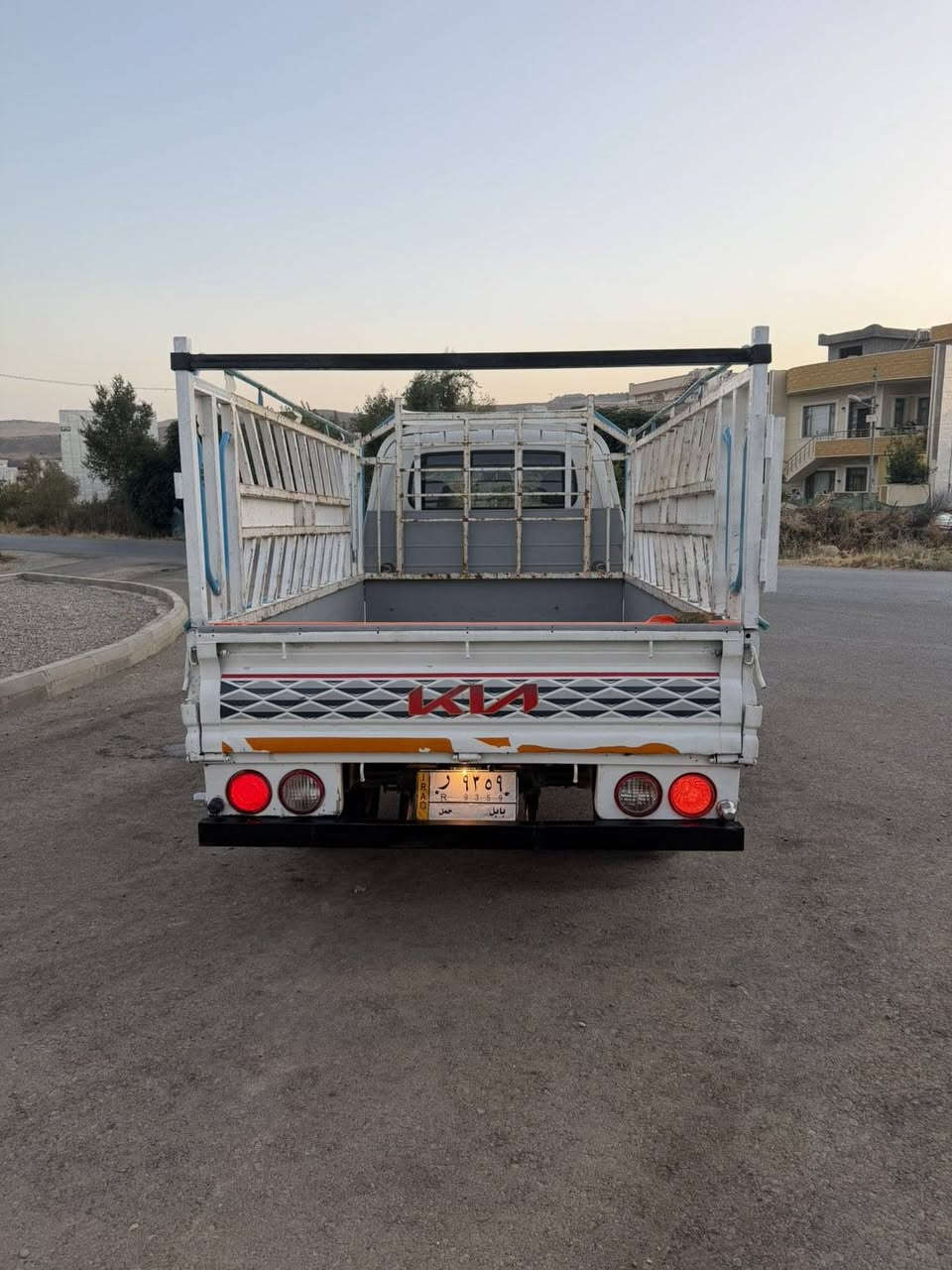 کیا مۆدێل 2011 سەیارەکە ساغە ..موسوبراوە بەشەرت
مەکینە 3000عادی پەمپونۆزڵ مەکینەمەرغوب گازهەرناخوات..
سەیارەکە دەعموولێدراوی نیە .جێ جئ بۆیاخی هەیە 
من بەکامل بۆیاخ ئەیفرۆشم.
گێڕ مەکینە ئەکسل شانسی بەشەرت
تەبریت ساردوگەرم بەشەرت
6تایەی لۆکی تازە بۆ بەستراوە ناوبۆدیو چەمچە 
تەقەوڕەقەی نیە .کارەبای مەزبوت  دەعامی بۆ دەعامی بەشەرت .حازرە بۆ ئیش....سعری 55گەڵاو یەک مەجالی برایەنە  پارەی بڕاوەیەکیش نیە شوێن سلێمانی *********** ڕەحمەتت لێبێ ئەگەر زۆر زۆر مشتەری نیت سەرم مەیەشێنە
