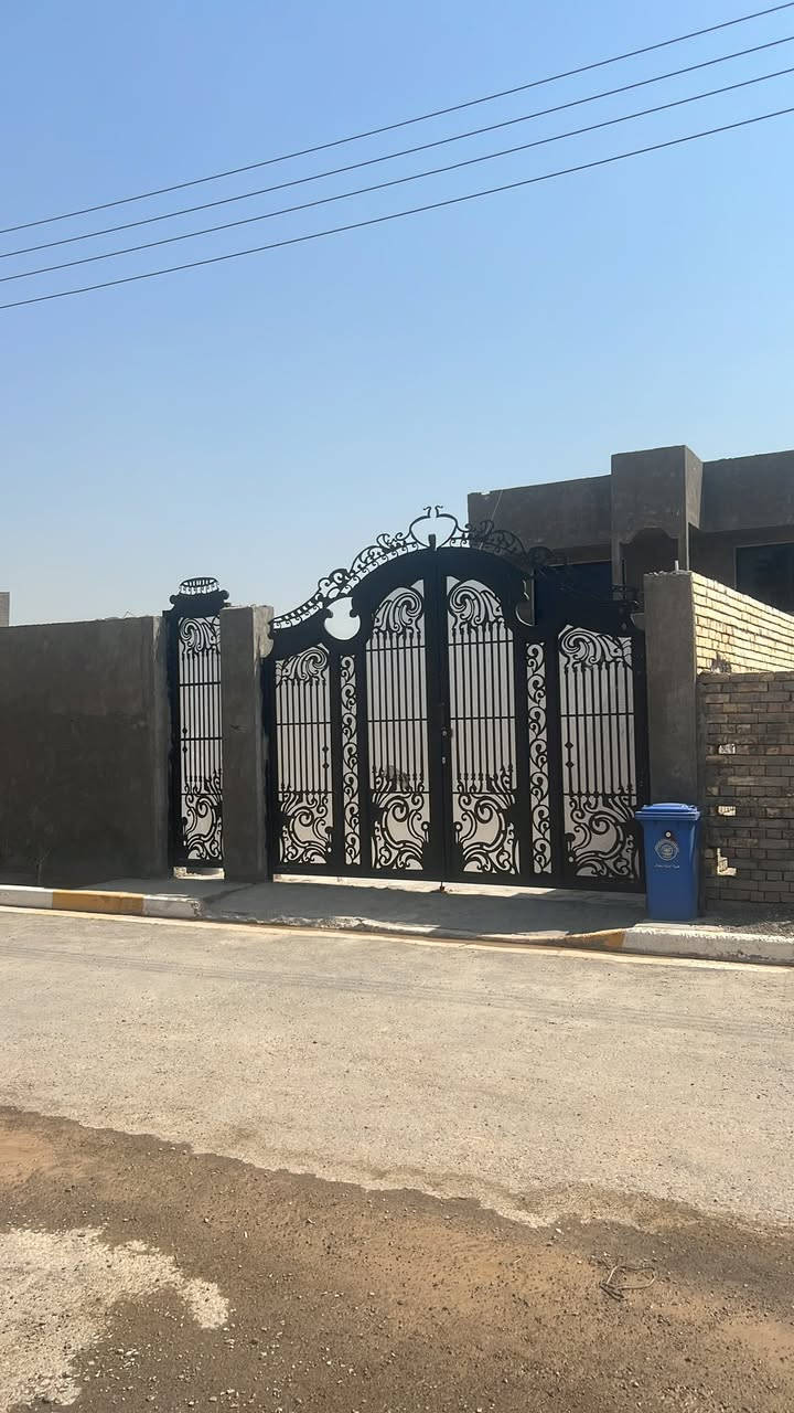 سلام عليكم. بيت مساحه 500 م.  بنا 26. زيرو. نقص. رضيه واجه.  موقع. دوره بعيثه.  قرب. جسر غزه. سعر. 400 مليون بي مجال   تصال  ***********
