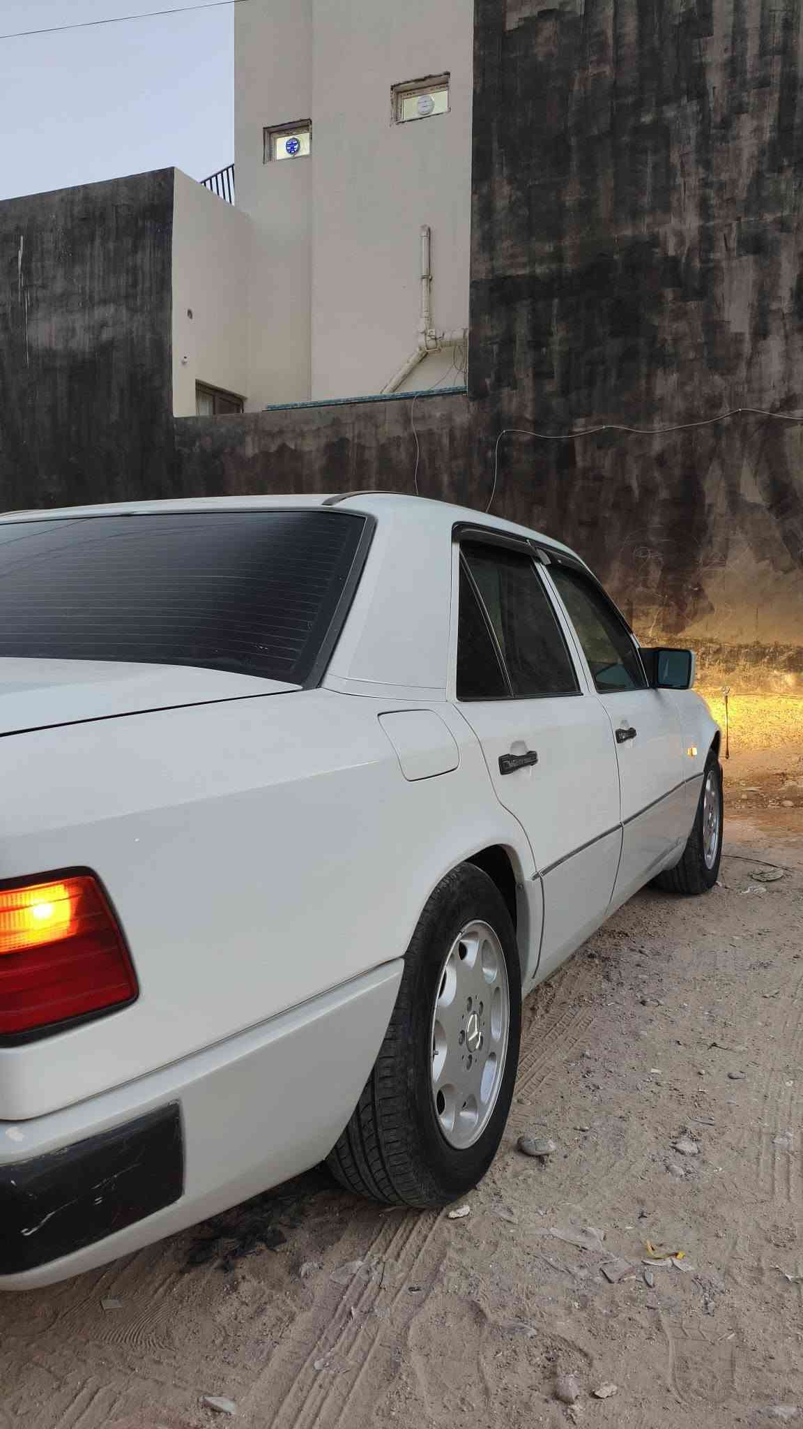 السلام عليكم للبيع
مارسدس دب w124
موديل 1987 محدث 91 
محرك 2500 vvti ، كير محرك مكفول 
تبريد تدفئة شغالة كهربائيات شغالة 
غرفة كلش نظيفة موضحة بالصور 
رقم اربيل بأسمي سنوية الى 2029 
مكان السيارة صلاح الدين تكريت 
السعر 63 وبيها مجال
 للتفاصيل اكثر الاتصال ***********
