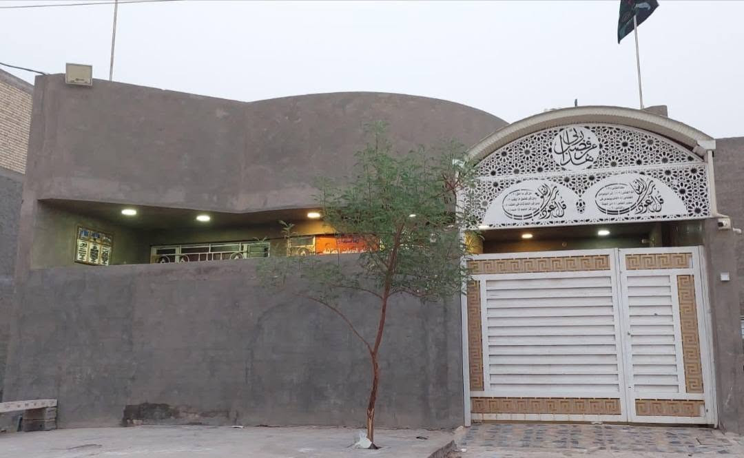 بيت طابق واحد درجة اولى ب الانتفاضة الثالثةبعد الضغط المساحة 200 .استقبال ومطبخ وصالة وغرفتين نوم  مع صحيات..للإستفسار ***********
