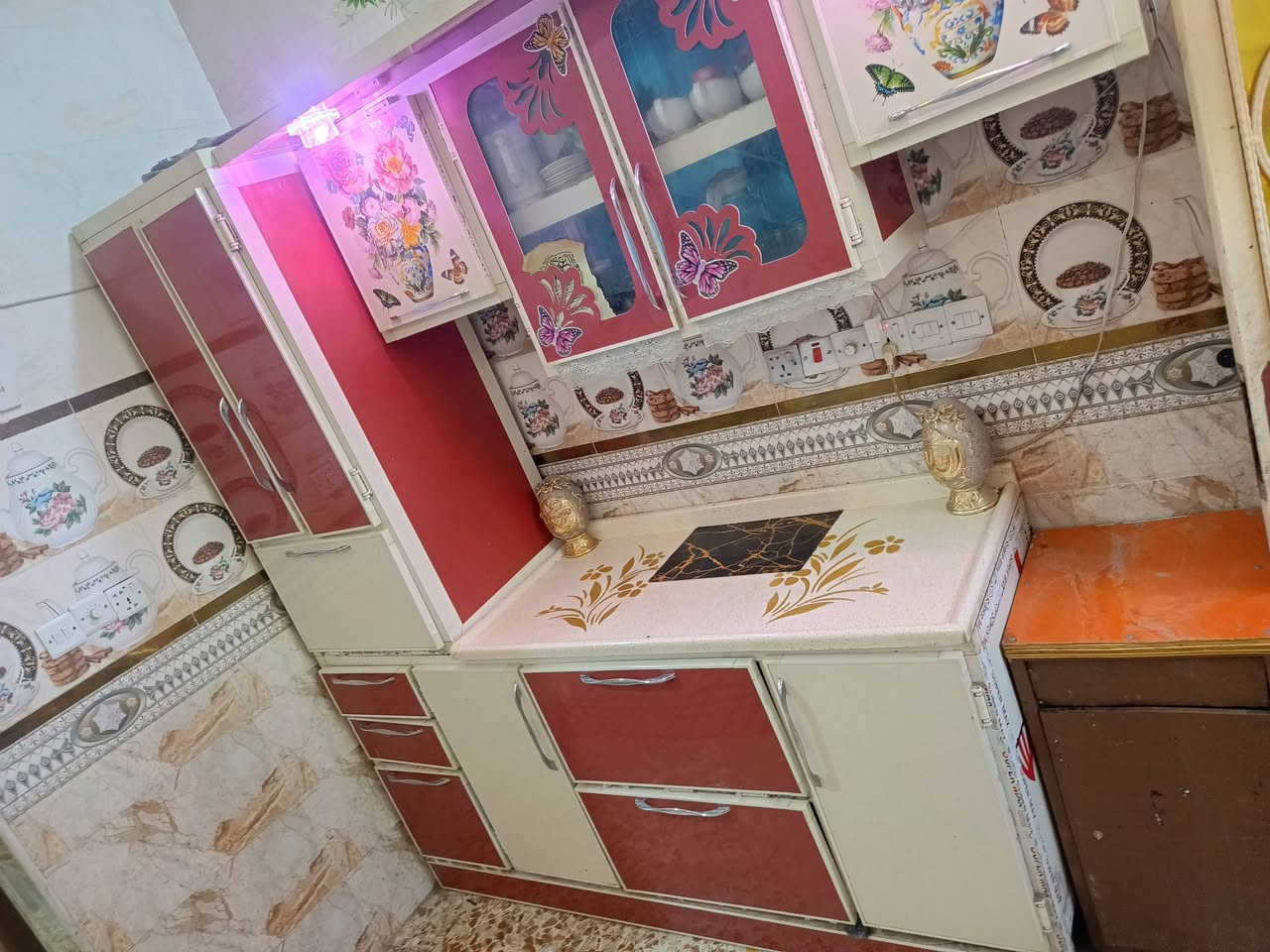 السلام عليكم كاونتر للبيع تسكام 4 قطع طباخ وسنكي وكاونتر قطعتين السعر 500 الرقم ☎️*********** مكاني نجف
