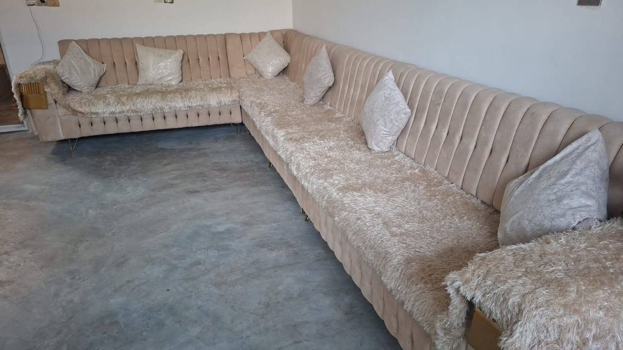 السلام عليكم عندي طخم قنفات في كركوك حي النصر ور الجامع المدينة المنورة 5قطع السعر 275وبي مجال رقم الهاتف ***********
