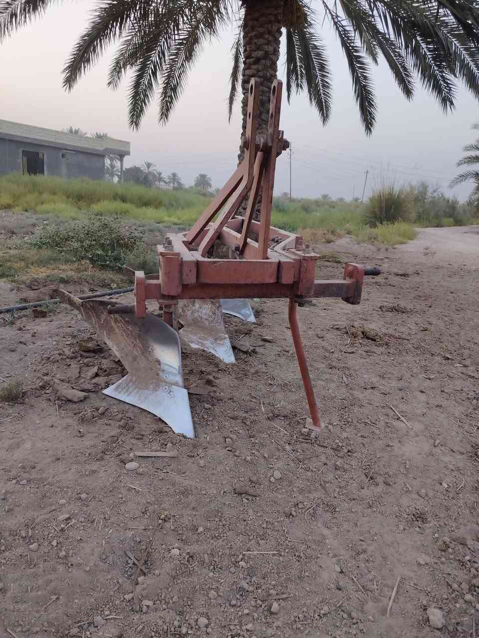 فدان للبيع شرط الكراب المكان بغداد اليوسفيه الفدان حجم 12 رقم الهاتف ***********) ***********
