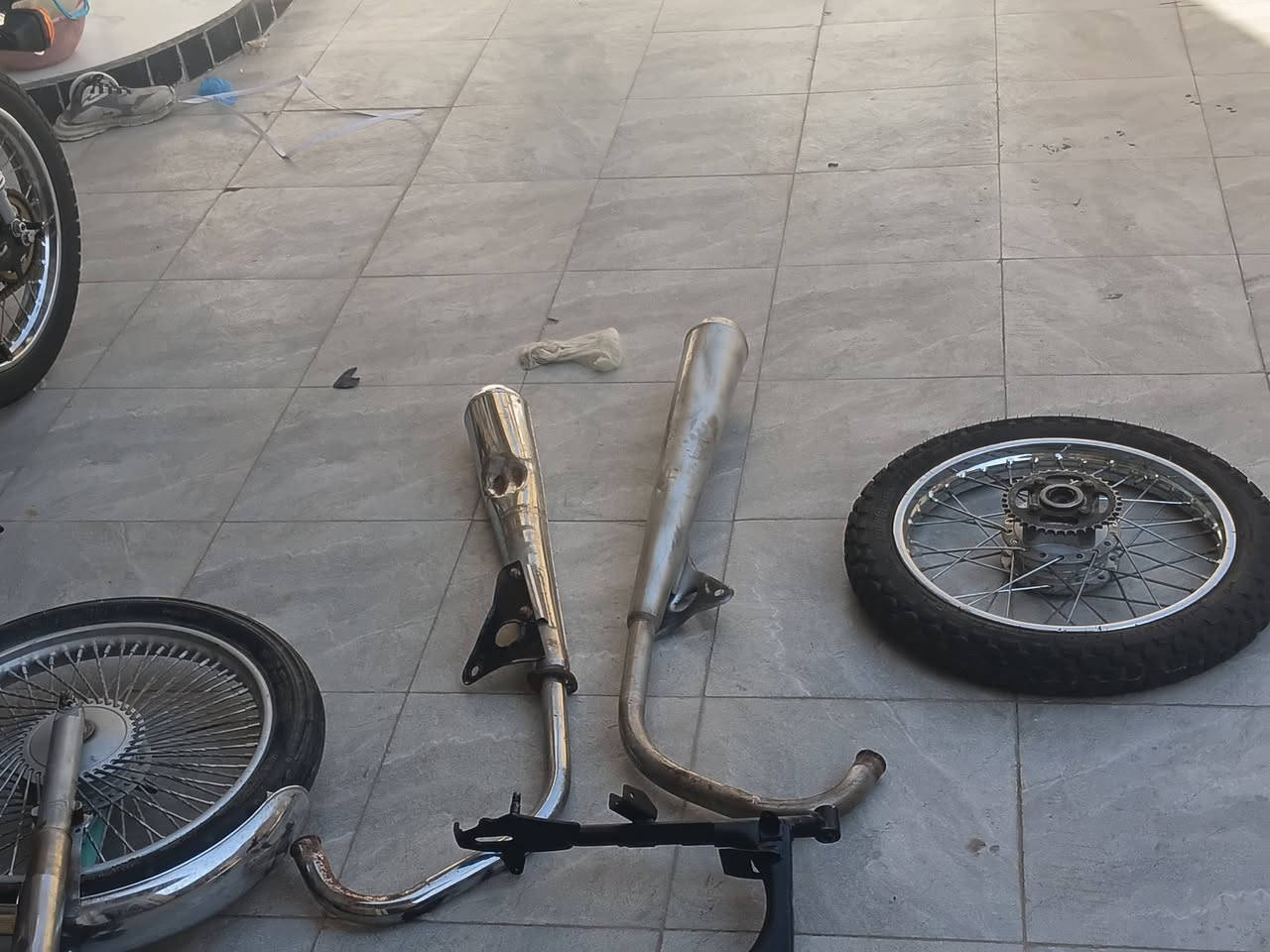 غراض دراجه للبيع شلع ب٥٠الف وياله جدد نضاف وماله نضيفه وصاللنصات نضيفات كوت سفحه ***********
