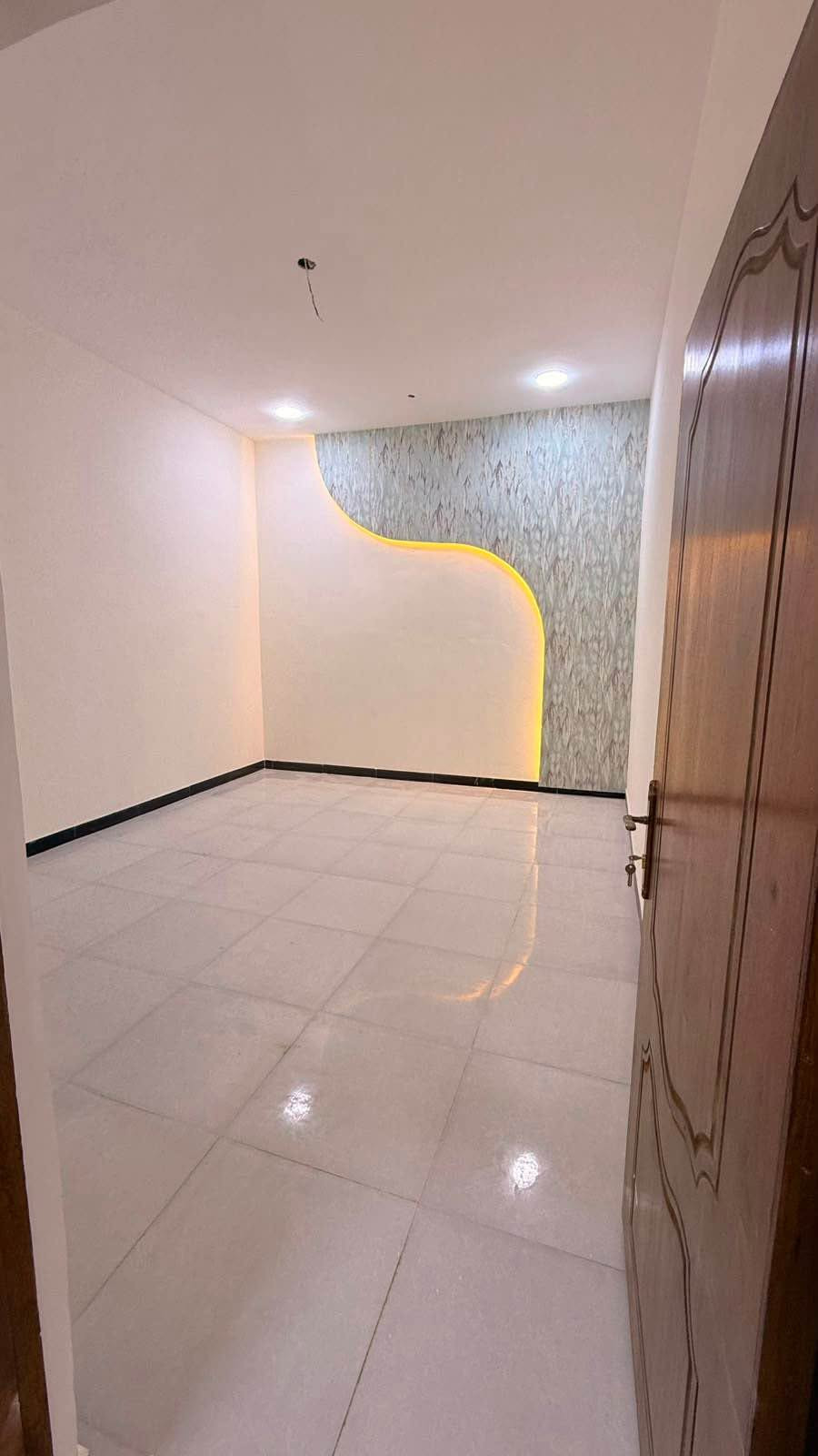 🏠 إعــــلان | إعــــلان | إعــــلان 🏠

✨ يعلن مكتب عقارات المهندس  ✨
━━━━━━━━━━━━━━━━━━

🏡 دار للبيع – مساحة 150 متر

🔹 تفاصيل الدار:
• 2 منام
• صالة كبيرة
• غرفة استقبال
• منور
• مطبخ
• صحيات داخلية وخارجية
• بناء بلوك
• بناء جديد – تسليم مفتاح 🔑

💡 متوفر كافة الخدمات:
✅ ماء
✅ كهرباء
✅ إنترنت ضوئي
✅ إنارة
✅ موقع مميز

📍 الموقع:
الجزيرة – خلف الشارع العام
خلف المحلات التجارية مباشرةً

📜 جنس العقار:
ملك صرف زراعي
سند 25 و23
باسم المكتب حصراً

💰 السعر: 115 مليون
💬 ويوجد مجال بسيط للتفاوض

━━━━━━━━━━━━━━━━━━
🏢 عنوان مكتب عقارات المهندس ***********📲 0

🌟 مكتب عقارات المهندس البصرة, العراق
