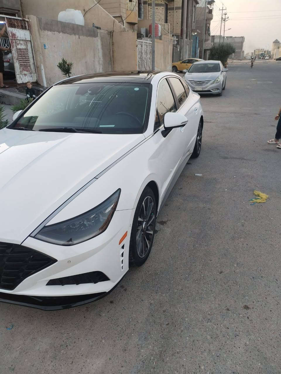 السلام عليكم سوناته البيع كفاله عامه سياره وارد امريكي  موديل 2023طابه نسبه غرك سياره فول واحد على واحد رقمه بصره معوقين محرك 1600 تيربو سعر 175 رقم التلفون ***********
