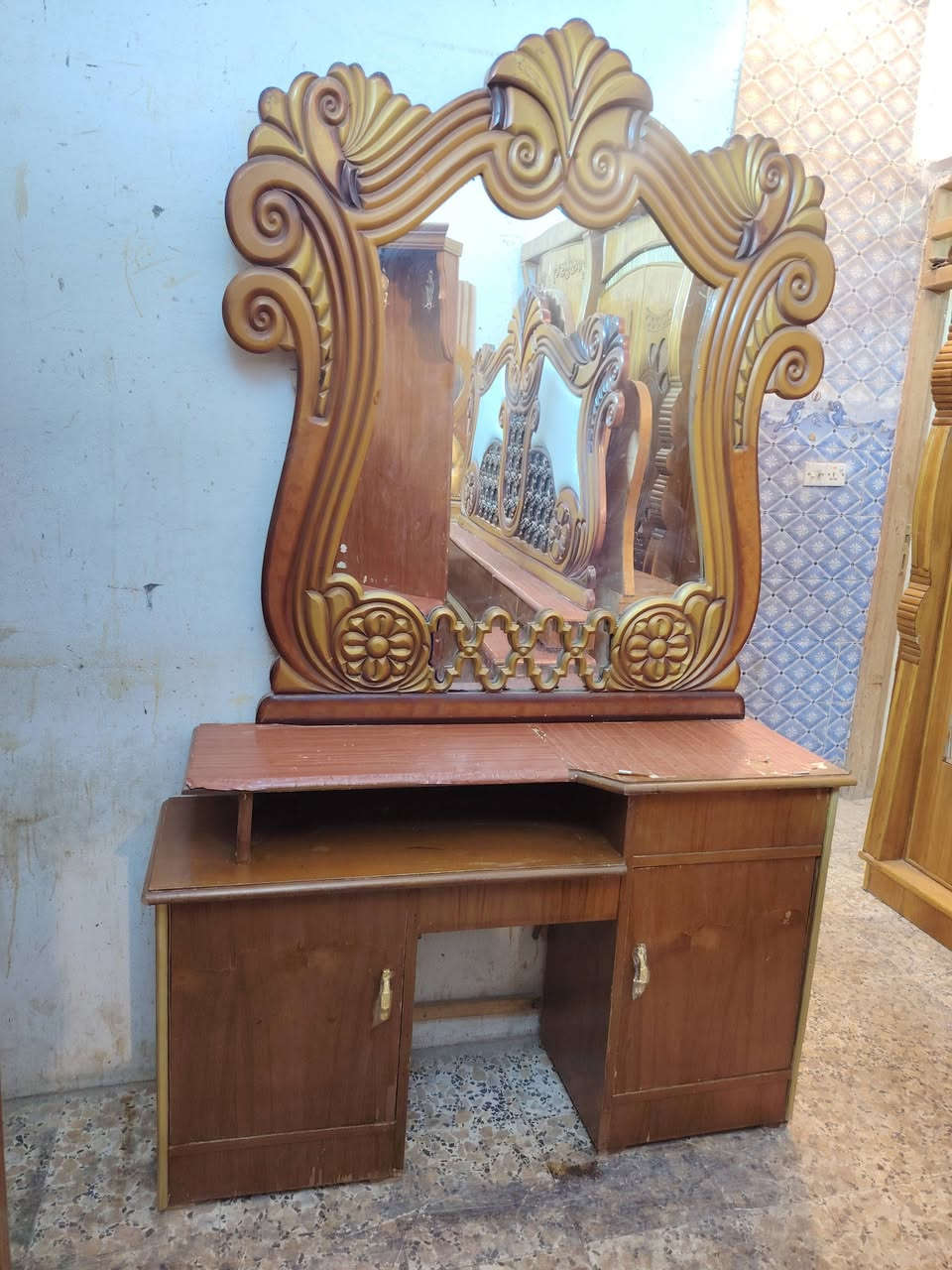 غرفه مستخدمه 6باب سعر450معرض ابو عقيل ميسان حي رساله شارع ماطور قرب صيدليه حازم ***********
