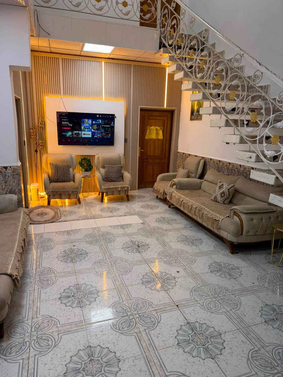 بيت مساحته 125متر طابقين بناء حديث في حي الحسين خلف المنتزه للاتصال *********** عمارة, ميسان
