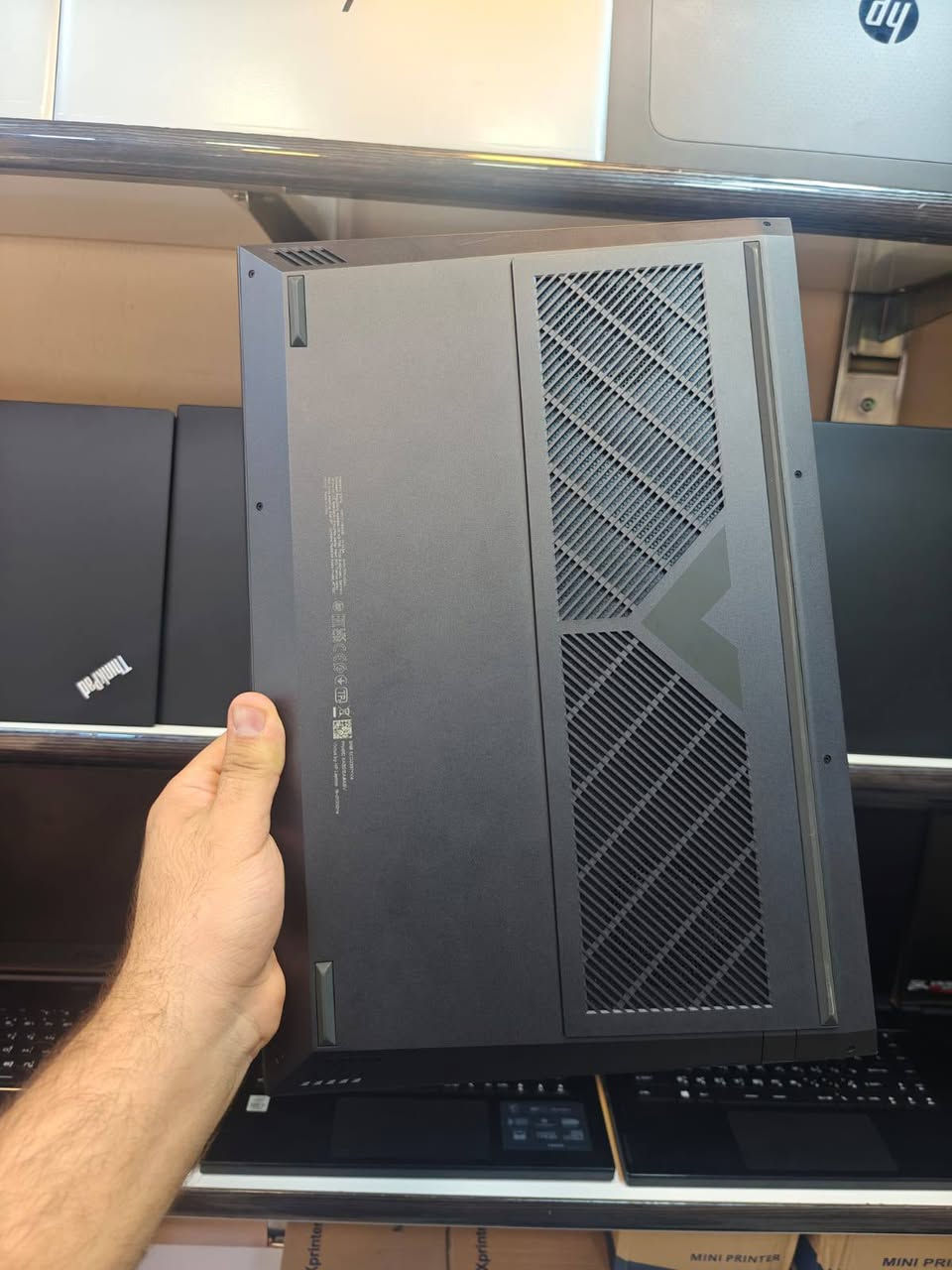 السلام عليكم
لابتوب كيمنك للبيع 
لابتوب HP VICTOS 16  (جيل الثاني عشر ) للبيع 
المعالج core i7 -12700H (الجيل ثاني عشر)
الرام  (ddr5)  حجم 16GB  قابل للتطوير
الهارد (Ssd) 1 ssd  m.2 تيرا   اللي يعتبر من اسرع انواع الهاردات 
كرت الشاشة الخارجي (Nvidia Geforce RTX 3050 ) حجم 4 كيكا 
الشاشه حجم 16.1 انج ضد التوهج  والانعكاس  144 هيرتز 
نظافة تصل الى 98% 
يحتوي كل 2 فانات قوية  للتبريد ❄️ 🌬️
 يحتوي على سماعتين ستيريو مدمجتين (Stereo Speakers)🔊🔊
باتري ليثيوم 6 خلايا شحن سريع 200 واط وشاحنته الاصليه 
  كيبورد ضوئي  لون احمر  ليزري وبيهه منفذ تايب سي ورام وسيم كرت وكامره دقة 1080 الحاسبه مستخدمه شي قليل شخط واحد ‏ مابيه
بطارية 5 ساعات أو اكثر وحسب الاستخدام 
 بطارية قوية 🔋
  ‏وزن الابتوب خفيف ومناسب للتنقل
  ‏+
  ‏هدية 🎁
(ماوس+شاحنة اصلية 200W شحن سريع)
+++
هدية مع الابتوب
3 العاب+لعبة ببجي 120 فريم 
  ‏+
برامج
Microsoft office 2025
AUTOCAD 2025
PHOTOSHOP 2025

وافق ادمن❤️❤️
واتساب 
***********‬‏
