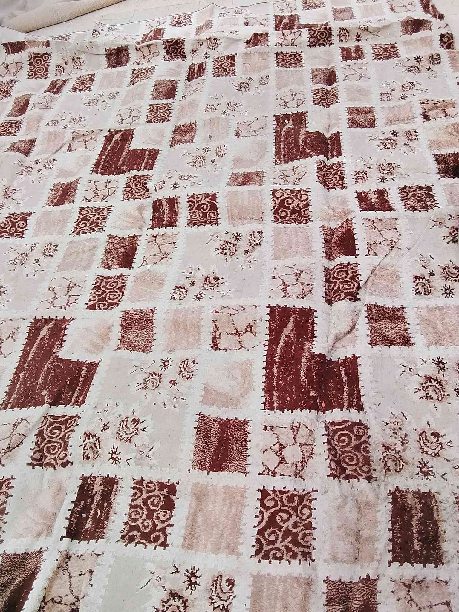 بساط ومحافير للبيع
الاسعار مختلف والاحجام مختلف. خذ صوره و ع خاص 
تبدي الاسعار من 5الف الئ 35الف حسب الحجم 
عنوان موصل حي البكر
