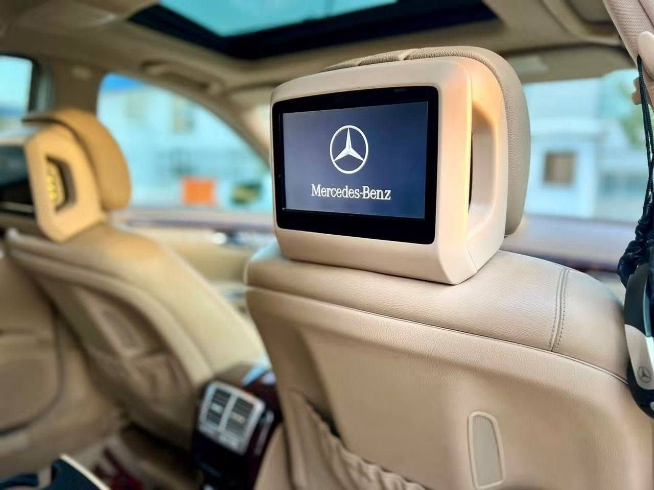 ارجو ان تستمع بمواصفات البنز الرئاسي وتفاصيله
بسعر مناسب 
مرسيدس S(class)350-(AMG EDITION) موديل 2012 
استلام شركة باچكير (اربيل)(مواصفات خليجي)
عداد المسافة 100 الف حقيقي..
كت (اي ام جي) اصل شركة بلادي
تحكم كشنات من الابواب الامامية مع التجاوي والبردات كهرباء•
تحكم كشنات مع ميزة حجم الخاص للجسم في وضعية الكشن•(نظام خزن)
ناظور ليلي (night vision)في الشاشة الامامية لعرض الطريق وكذلك عرض الاجسام عله شكل مجسمات وعرض الكاميرات في الطرق•
تدفئة وتبريد كشنات الامامية (نظام رئاسي)•
حزام امان(ياخذ وضعية الجسم )نظام رئاسي•
نظام(ESP)ميزة خاصة +أنارة داخلية متعددة.
سستم(هارمن كاردون)صوت مخيف مجسم حته بالكشنات سماعات مع السقف•
كشنات الامامي تدفئة وتبريد كهربائي(٣درجات).
مرايا عاكسة للضوء مع حساس مطري وحساس خلفي في السقف(تنظيم).
كاميرة خلفية دوارة مع لستيرن عند الرجوع الى الخلف.
اربع ابواب بصمة فتح وغلق السيارة.
اربع ابواب مع الصندوق شفط.
بصمة تشغيل السيارة.
حساسات امامية خلفية بلادي.
تدفئة وتبريد امامي(ثلج)منفصل حسب الرغبة مع وجود شبابيك في التكم من الطرفين•
نظام قفل الشبابيك والبانوراما عند تشغيل التبريد ذاتي(نظام خاص)•
ستيرن كهربائي 4 وضعيات+كير (تيبترونك).
ايرباك عدد 14 (منظومة حماية)..
دبلات كهربائية اوتوماتيك(سبورت وجبلي).
جهاز تلفون داخل السيارة للأستعمال..
بلوتوث/mb3/tv/dvd/auxميموري خزن..
منظومة زينون كاملة مع عدسة قلاب مع بك لايت ليد.
داخل جلد جوزي (مشمشي)مع دشبول مطعم صاج ملكي(لونين الدشبول)..
الستيرن مطعم بصاج ملكي مع لون الغرفة..
كرسي السايق كهرباء متحرك (خزن)مع الستيرن عند التشغيل (نظام رئاسي).
نظام الفوتو (للجامات)بلادي شركة..
نظام تحكم القيادة(S.C.M)..
ماوس تحكم كامل يظهر عله الشاشة (كونترول)•
خمس بردات كهربائية جوانب باب خلفي وبردة خلفية•
تحكم كشنات في الابواب مع التجاوي والبردات والبانوراما(نظام خاص).
ابواب خلفية كبير(VIP)..
جهاز(DVD)للعرض مكان تحت التجوة في الوسط مع ريمونت كونترول..
شاشات عرض عدد(2)لكل شخص تحكم خاص.
يوجد في وسط الجكمجة ثلاجة (لحفظ الاشياء)..
بانوراما عله طول السقف.
دكمة فتح الصندوق وغلقه وايظا دكمة قفل السيارة كامل (سنتر لوك)في الجنطة موجود•
ويل كب حجم(19)لوك جديد(اي ام جي)مع تخم تايرات.(توسايز)..
كتلوكات السيارة وكاعيات الشركة(AMG) وياه وهوك السيارة مع عدة الاسعافات وريمونت كونترول مع العدة (كاملة )..
السنوية محوله بسمي  وجدده ومسويله هزة وفحص بدون أي خلل تحويل أو وكالة بشرط..
السيارة مكفولة بدون صبغ فقط  بيه شبرين بجاملغ خلفي مبخوخ ومسويله بوليش وتشميع دمعة لسيارة..
السيارة انطيك اياه بشرط محرك وگير وحدادية وكهربائيات (صفر مسج)بدون أي خلل ومسويله سيرفس كامل(حدادية كاملة ودهن وفلاتر وتخم دسكات وفلنجات وبطارية أصلية ومي راديتر واذاين محرك وكير وهيدروليك وفلتر كير وتخم بلكات ومنظومة فيول بمب وتخم تايرات)بشرط السيارة جديدة لوك..
 وسعرها جدا مناسب بالنسبة للمواصفات والنظافة اللي عليه وروح جيك وبالعافية علياخذه..
مكان السيارة سليمانية 
للاستفسار *********** واتساب
