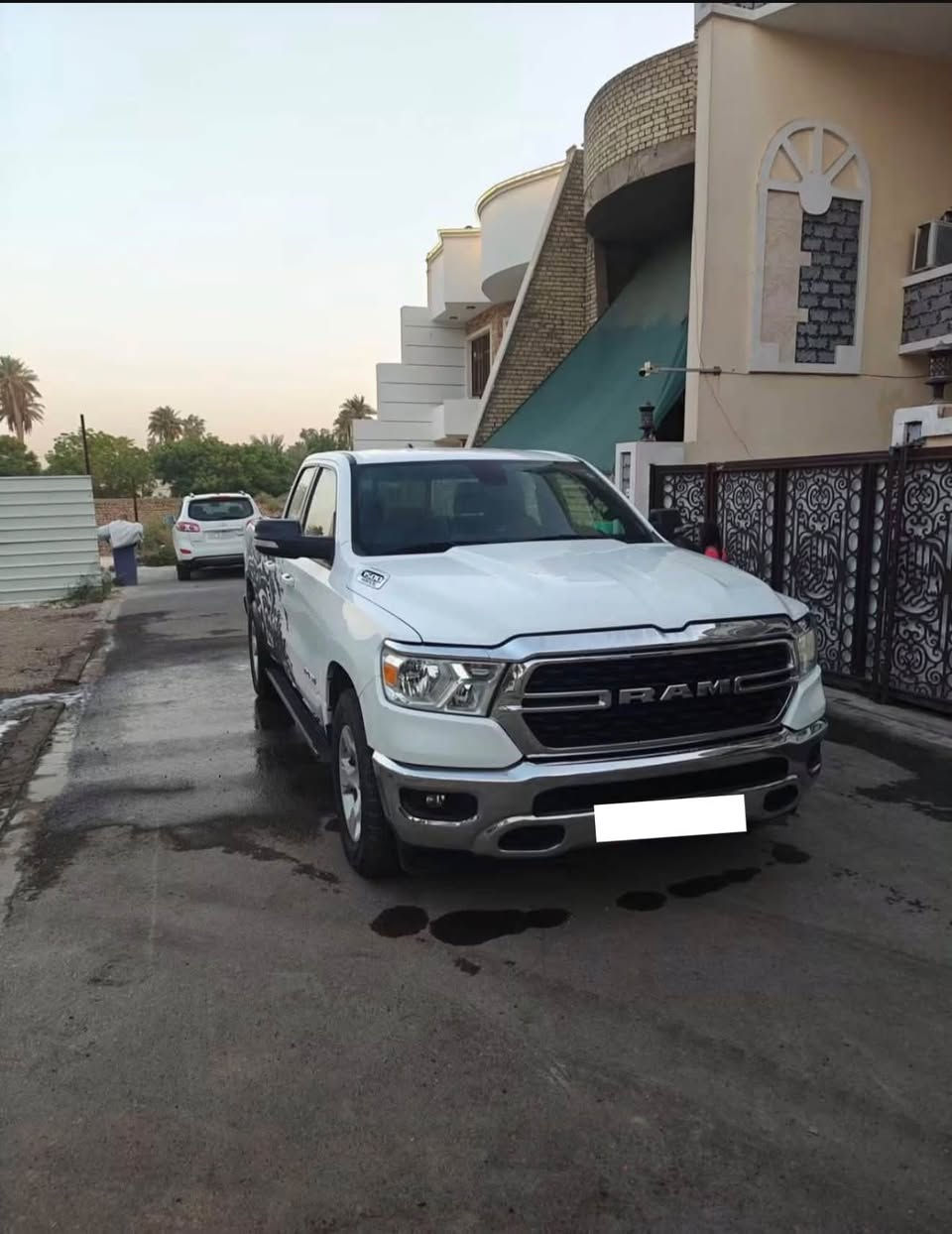 دوج رام موديل 22
حادثه جاملغ خلفي 
باب قصير بدي طويل 
ماشيه 90 

8سلندر 
السعر  220 ورقه
 
للتواصل ***********
