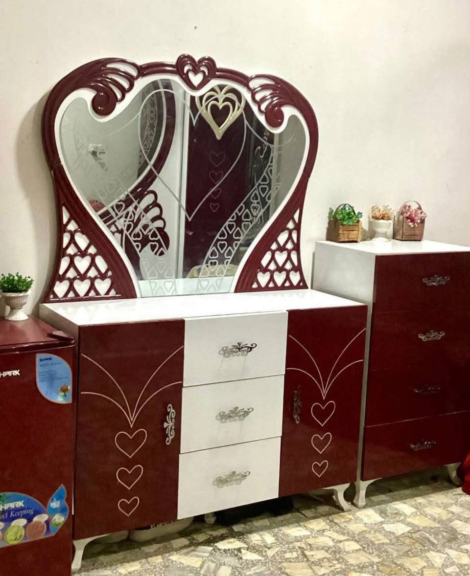 سلام عليكم
غرفة تركية نضيفة السعر ٩٠٠ مجال بسيط للشراي 
المكان بغداد حي الجهاد واتساب 
***********
