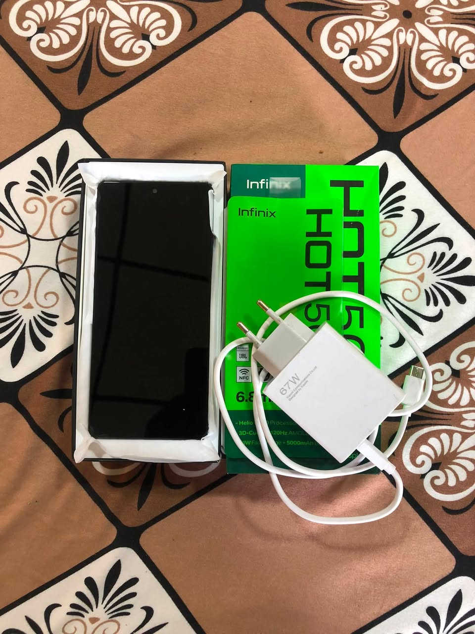 انفنكس هوت 50 برو
ذاكرة 256
رام 8+8
ببجي 60 فريم او 90
مبدل شاشة نوعية زينه
قليل استخدام كامل ملحقات شاحنة كرتون 
سعره 135 وبي مجال قليل 
مكانه ايسر للتواصل خاص او رقم صاحبه واتساب ***********
