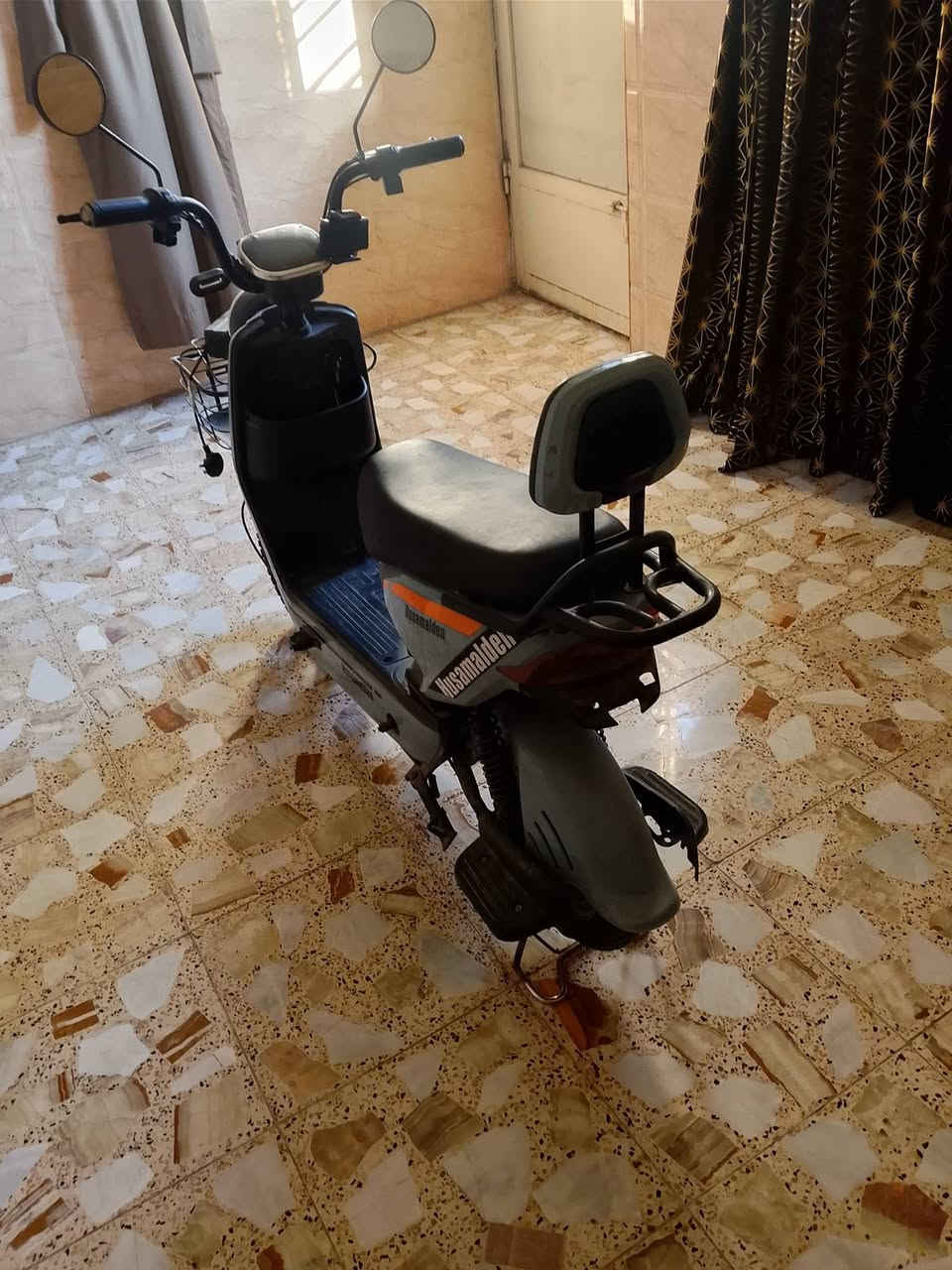 سلام عليكم دراجه شحن عوزه بس باتريات رايده مراوس بدراجه عصفويه وهذا رقمي للتواصل واتس اب ***********
مكاني مدينة الصدر الحبيبه
