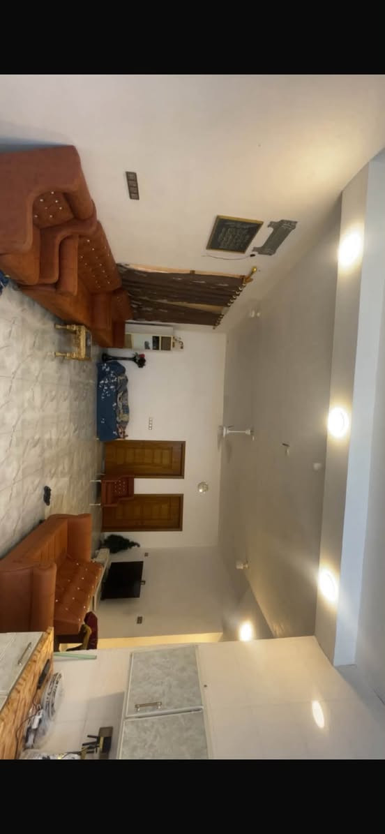 � للبيع بيت مميز – سيد علاوي / جسر بربوتي / أم الذهب 🏡
📐 مساحة الأرض: 600م²
🏠 مساحة البناء: 200م² | بناء 2023

🔹 غرفتين نوم
🔹 صالة كبيرة
🔹 مطبخ مفتوح على الصالة
🔹 صحيات داخلية معزولة 4×4
🔹 براني معزول 8×5
🔹 صحيات خارجية
🔹 حديقة كبيرة مقابيل البيت
🔹 حديقة مقابيل الصالة 🌳

💰 السعر: 170 مليون

📞 ***********
