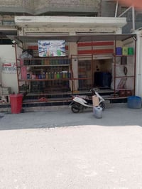 قفص للبيع مال أسواق الارتفاع 3ونص تقريبا.  والعرض 5.  المكان الحبيبيه ...