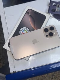 آيفون ١٦ برو ماكس • ٢٥٦ • بطارية ٩٨%
