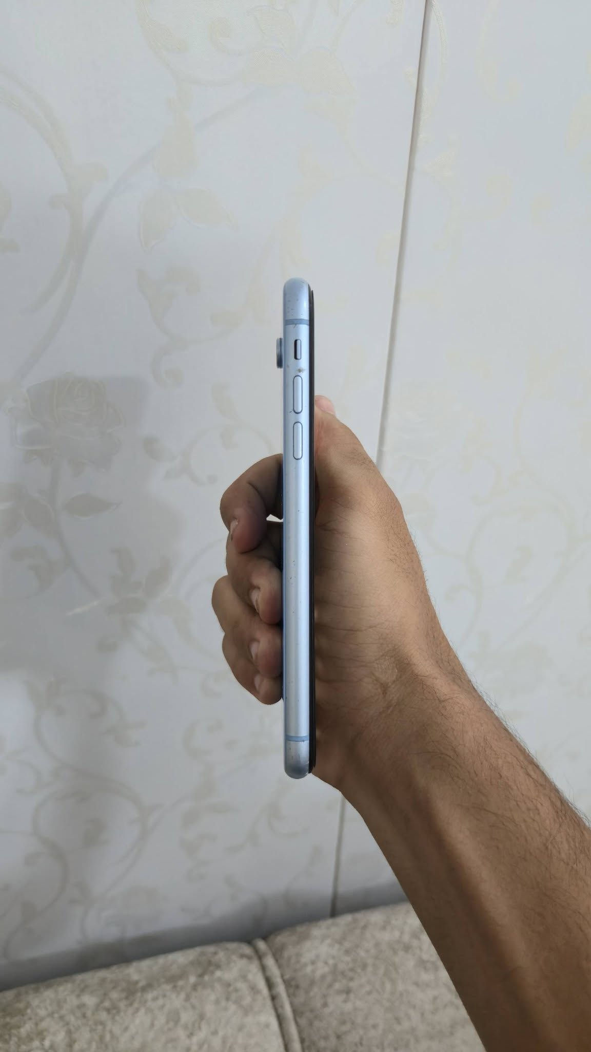 سلام عليكم
ايفون XR 
ذاكرة 64
بطارية 74

بس الفيس ايدي مايشتغل
الجهاز نظيف سيمكارت كاميرات تصفح وايفاي كله شغال 
السعر ١٢٠ وبي مجال بسيط

***********
بغداد البياع الشرطة الخامسة
