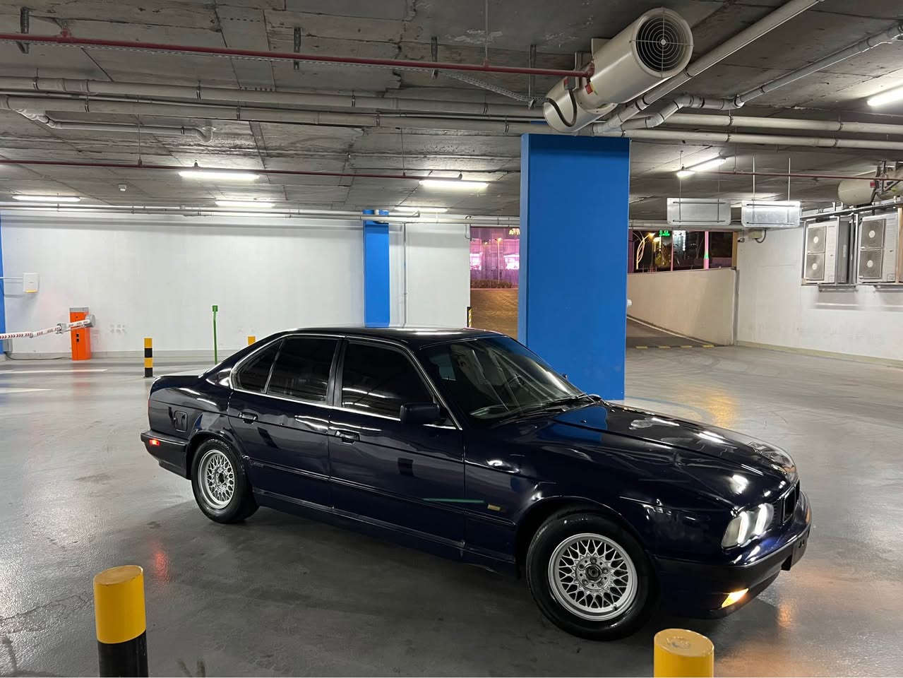 BMW 1990.  520
ره نگ نيلي 
تبريد 
گير عادي
گير مه كينه به شه رت 
ويل حه سير
لايت هه مووي تازه گؤريتم
بگلايتى تازه م لؤ به ستايه ناو كارتؤن خوم ده رم كردوه
هيج ليدرانيكى نيه په مپه لؤ جوانى 
سه ياره كه هه تابلي جوانه و بيكيشه يه 
ته قه و ره قه به شه رت تازه هه موو ژيره وه م گؤرينه كامل بيلادم به ستايه 
فحس و هه زه ى تازه بؤم كردوه 
سه ياره ره قه م اربيل ره قه م تازه يه باريك 
سعر $48وه ره قه مه جال $💰💵

***********  واتسئاب كوره ك 

BMW 1990  (520) 

لؤن.  نيلي
تبريد 
گير عادي 
گير محرك كهربائي كلشي بشه رت
ره قه م هه زه سه نه ويه كول جديد 
سه در كامل جديد بيلاديي
لايتات بگلايتات كامل جديد 
سياره بدون زه ره ر بدون حادث  به س سبوغ جه ماليه
سياره مابي نه قس به شه رت 
سعر سياره ٤٨ وه ره قه مه جال قه ليل 💵💰

ره قه م ساحب سياره *********** واتسئاب كوره ك أربيل, العراق
