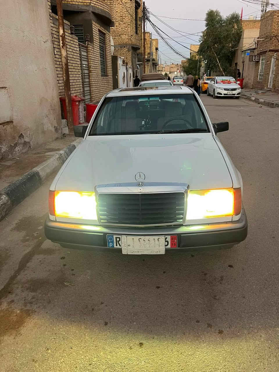 مارسدس دب مديل 88
محرك 2500 
تبريد ثلج دبلات بلاديه بدون تعمير ولا خياس 
غرفتها نضيفه حداديه نضيفه 
 بيها ضربه بلجنطه خفيفه 
سعرها 41ورقه وبيها مجال 
***********.  
عنواني ناصريه  مركز

